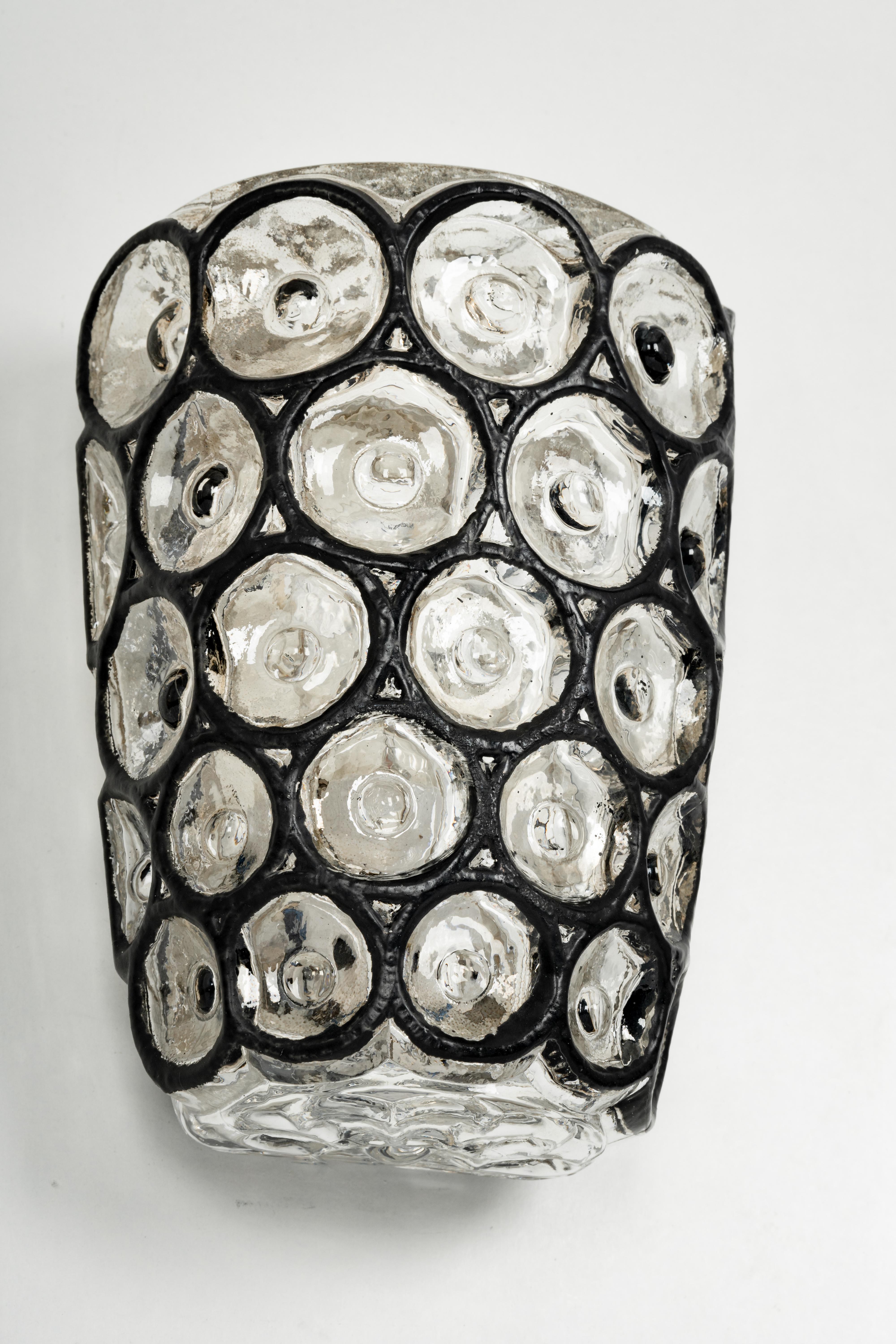 Allemand 1 des 2 appliques murales Verre de fer par Limburg, Allemagne, années 1960 en vente