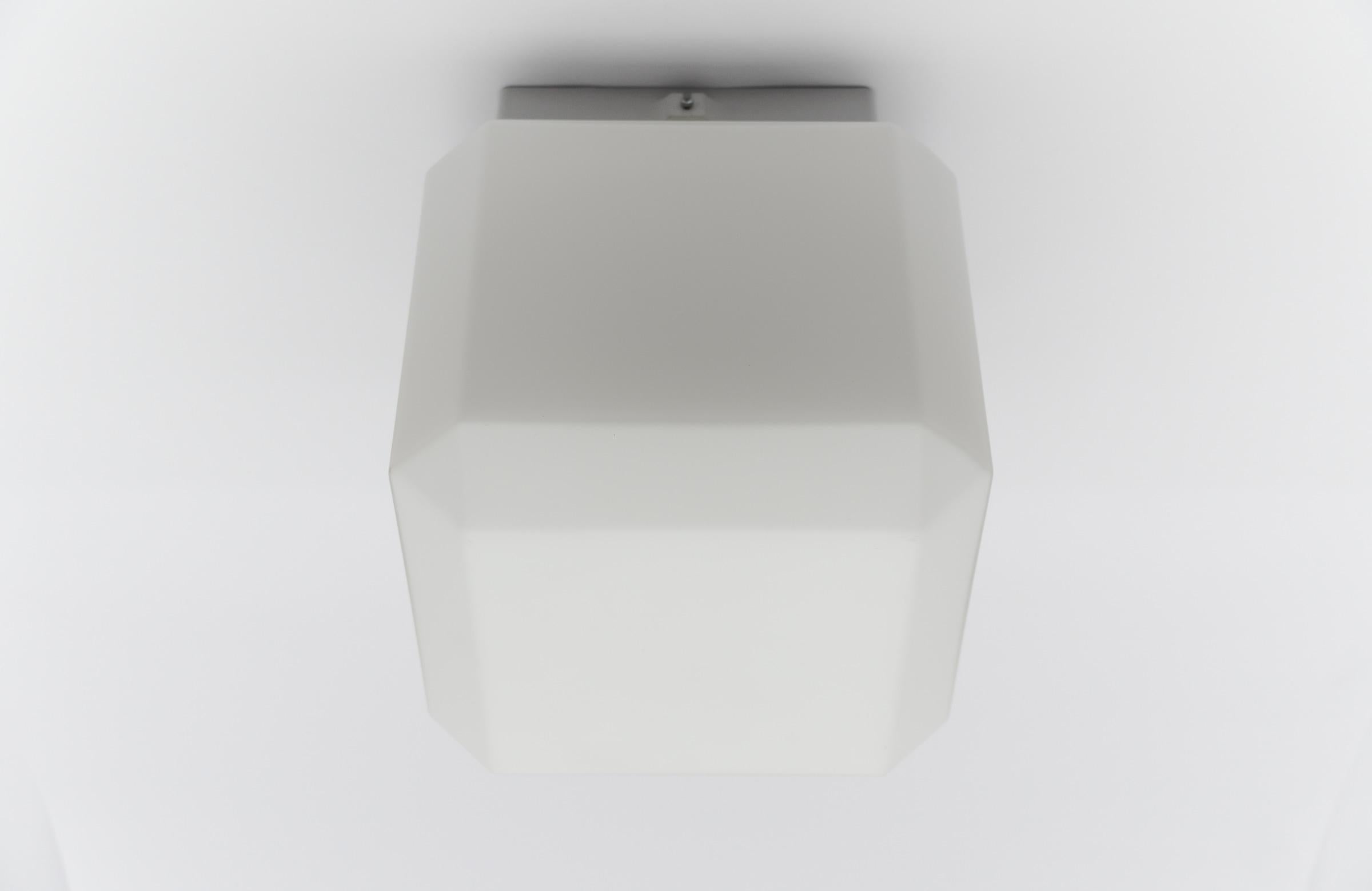 1. de 20 Cube en verre opalin, 1960 Allemagne en vente 3