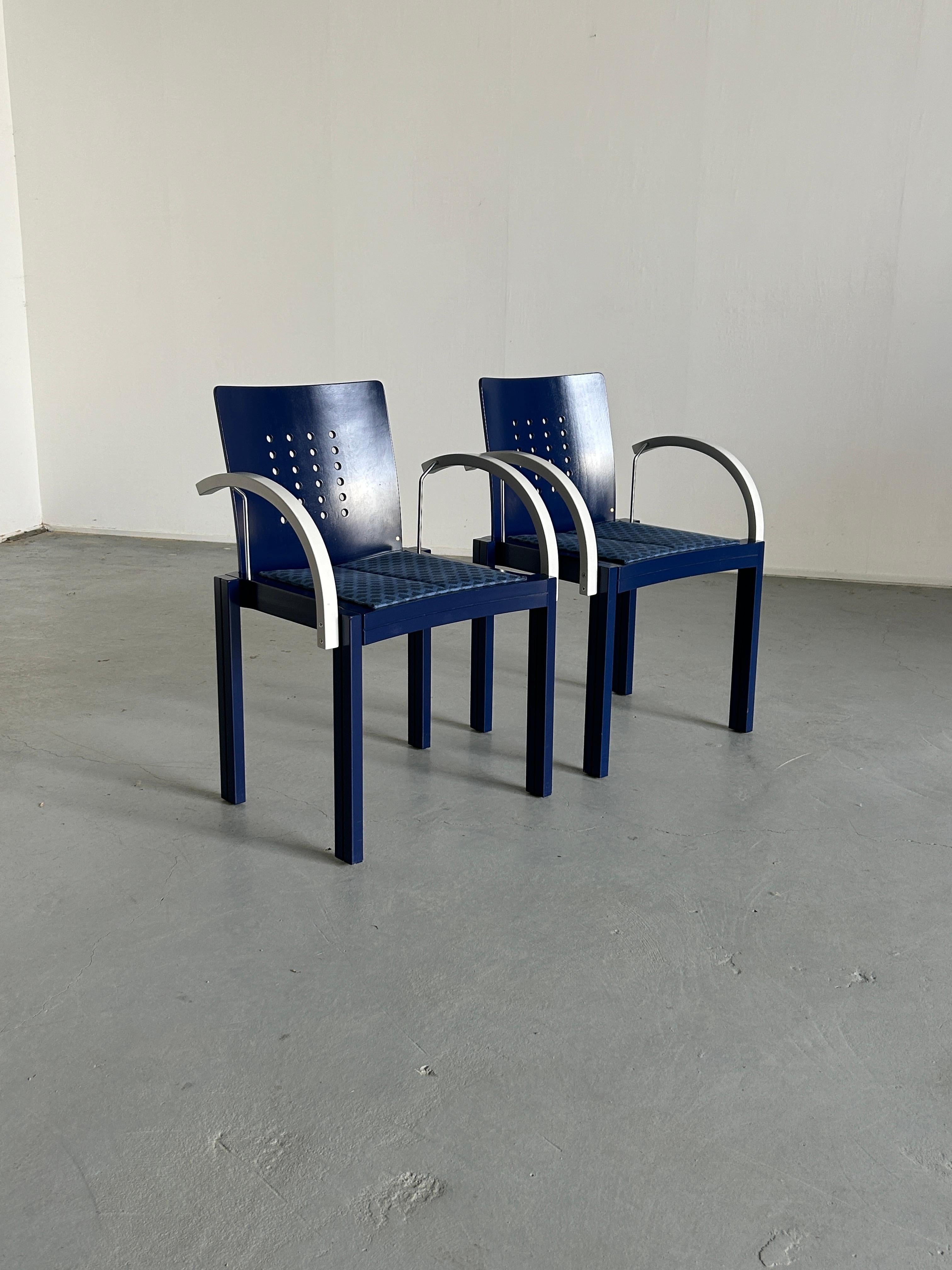1 von 20 Postmoderne Memphis Ära Thonet Vienna Stackable Signed Dining Chairs, 90er Jahre (Österreichisch) im Angebot