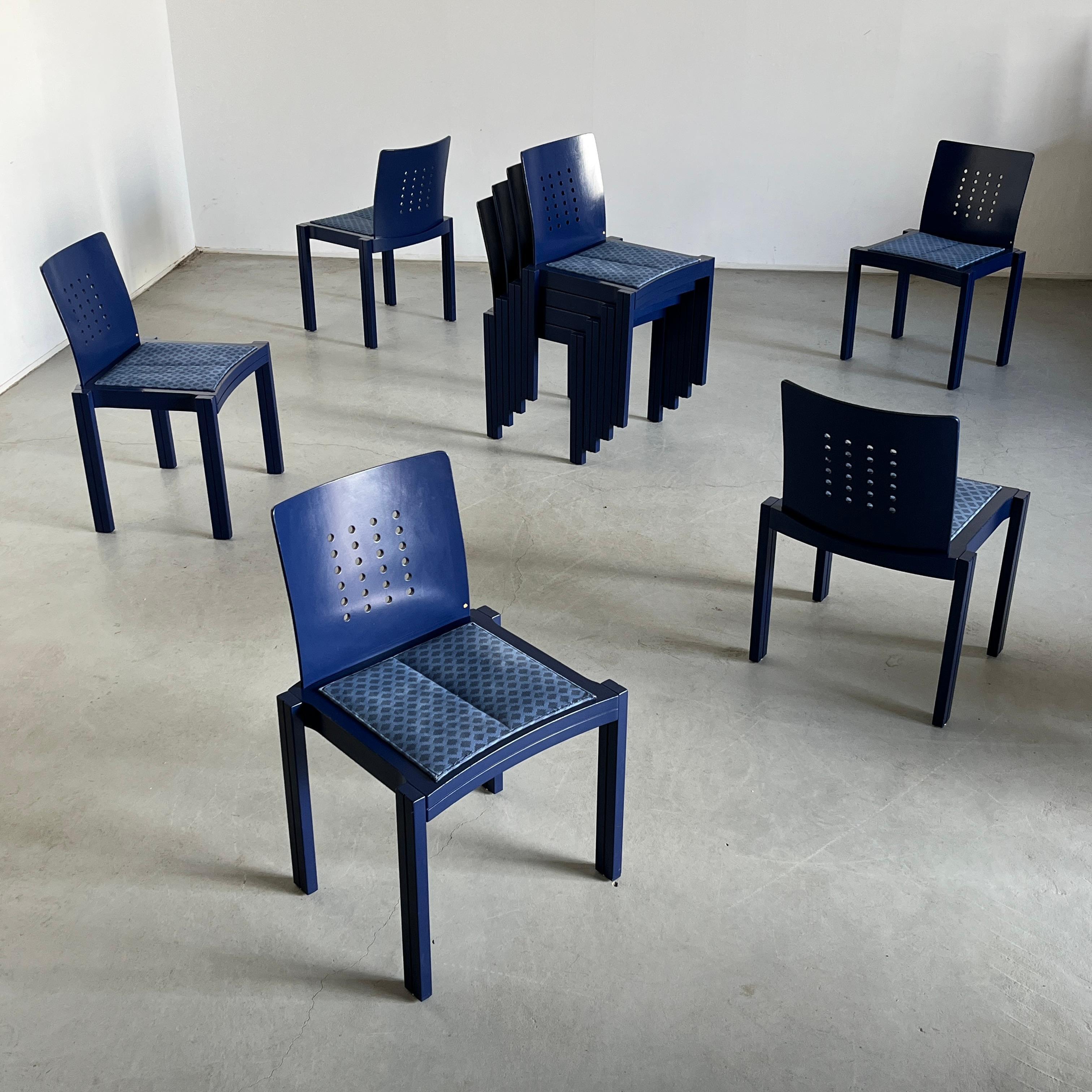 1 von 20 Postmoderne Memphis Ära Thonet Vienna Stackable Signed Dining Chairs, 90er Jahre (Österreichisch) im Angebot