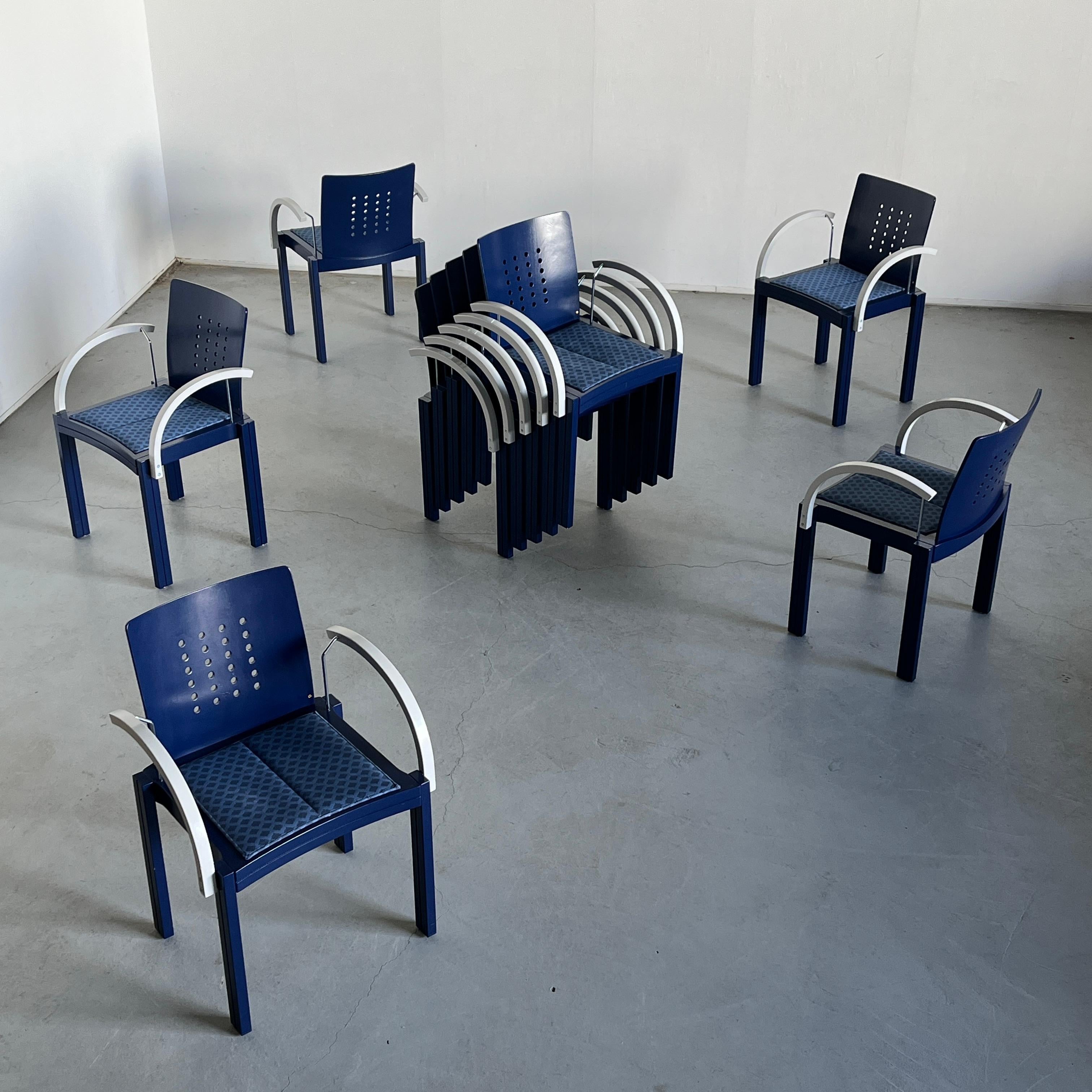 1 von 20 Postmoderne Memphis Ära Thonet Vienna Stackable Signed Dining Chairs, 90er Jahre (Österreichisch) im Angebot