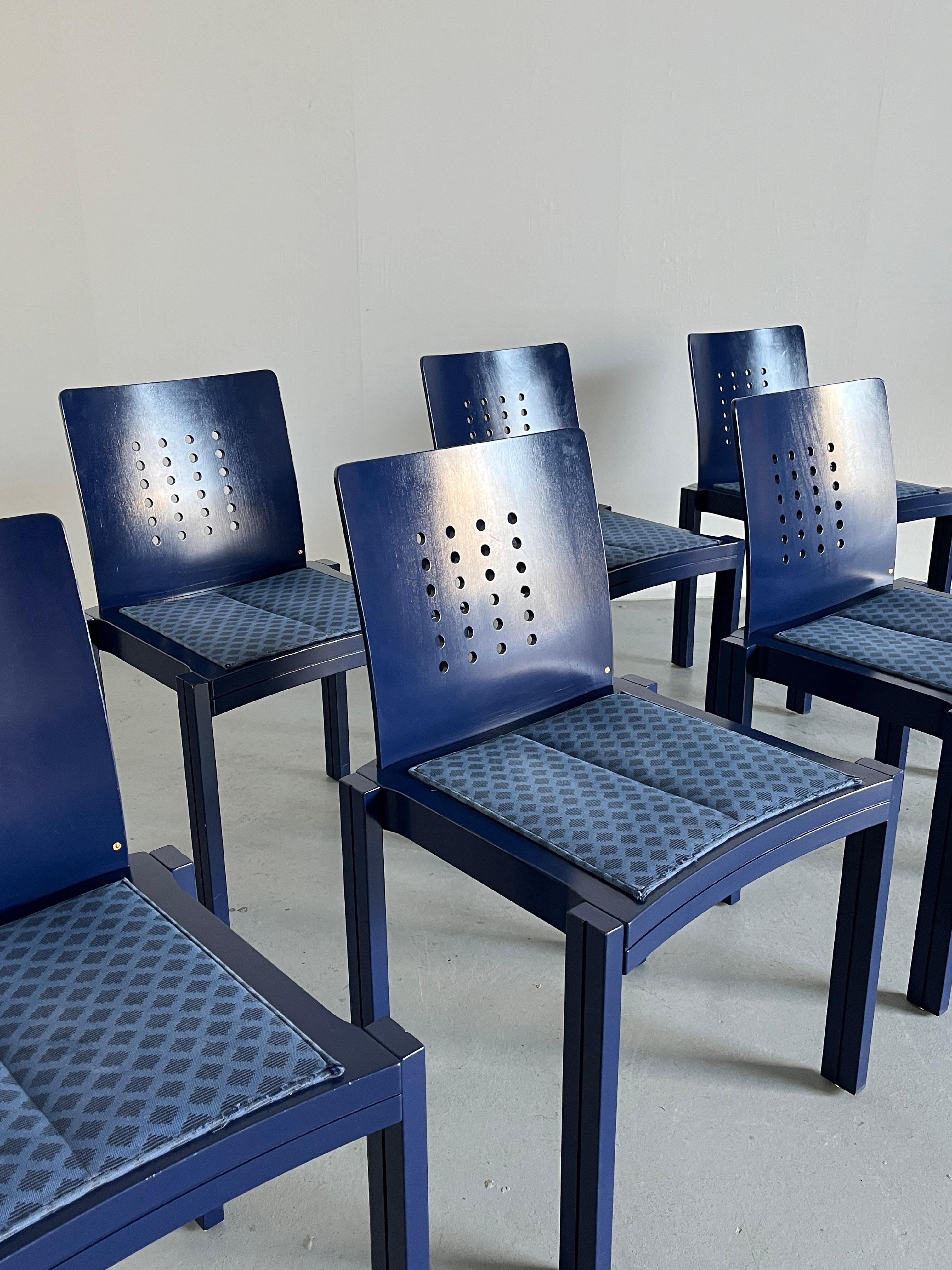 1 von 20 Postmoderne Memphis Ära Thonet Vienna Stackable Signed Dining Chairs, 90er Jahre im Angebot 2