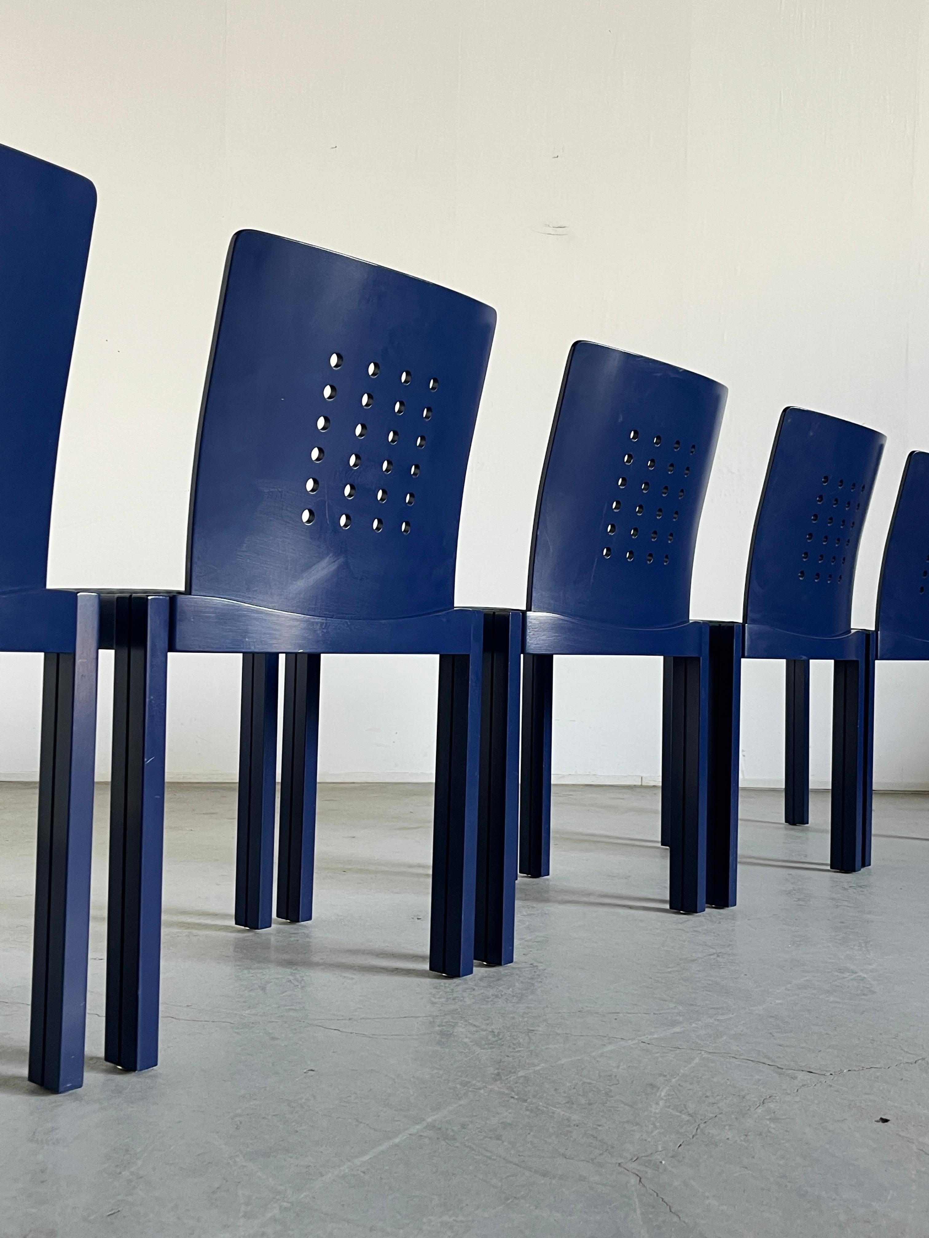 1 von 20 Postmoderne Memphis Ära Thonet Vienna Stackable Signed Dining Chairs, 90er Jahre im Angebot 2