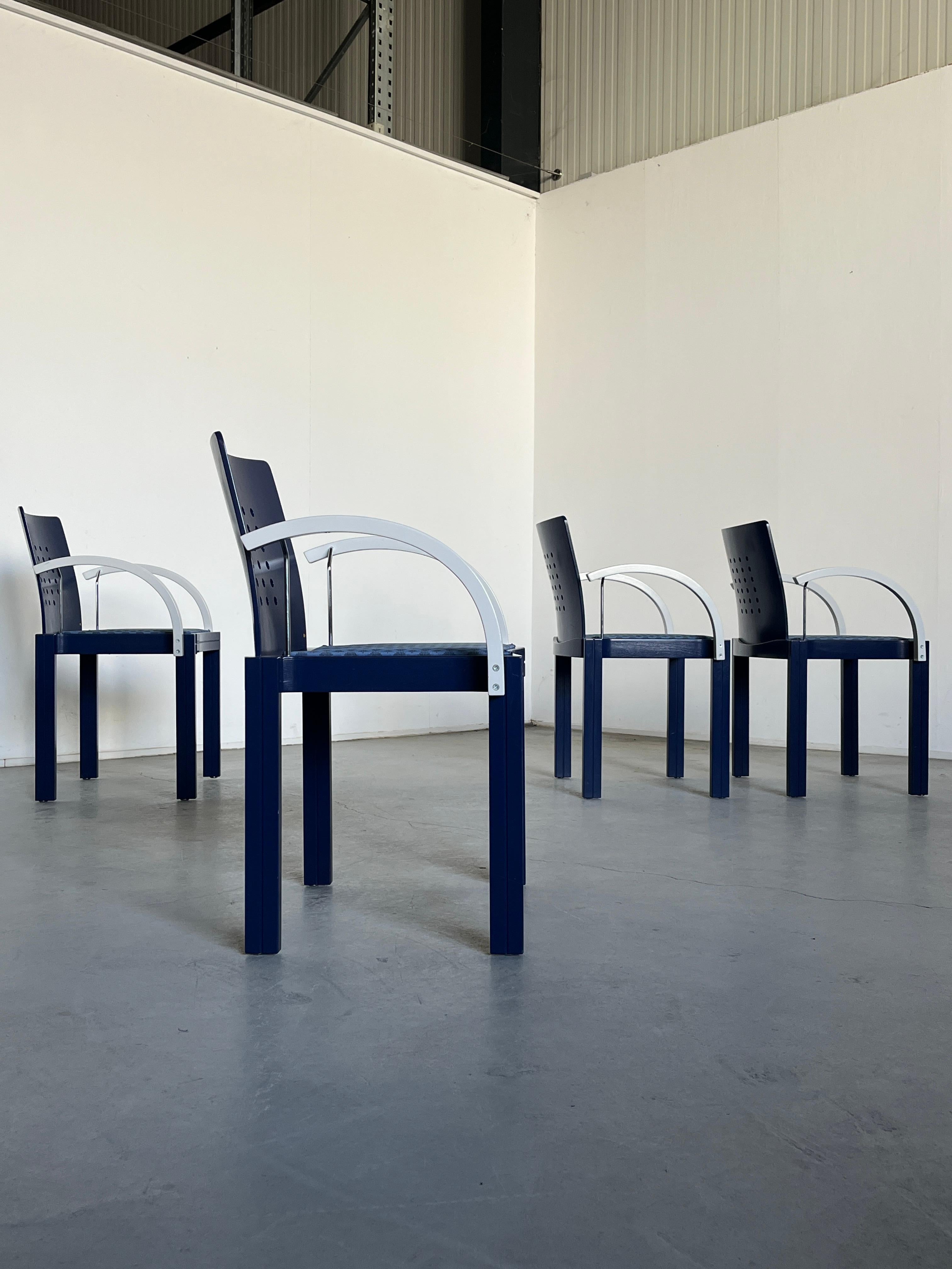 1 von 20 Postmoderne Memphis Ära Thonet Vienna Stackable Signed Dining Chairs, 90er Jahre im Angebot 2