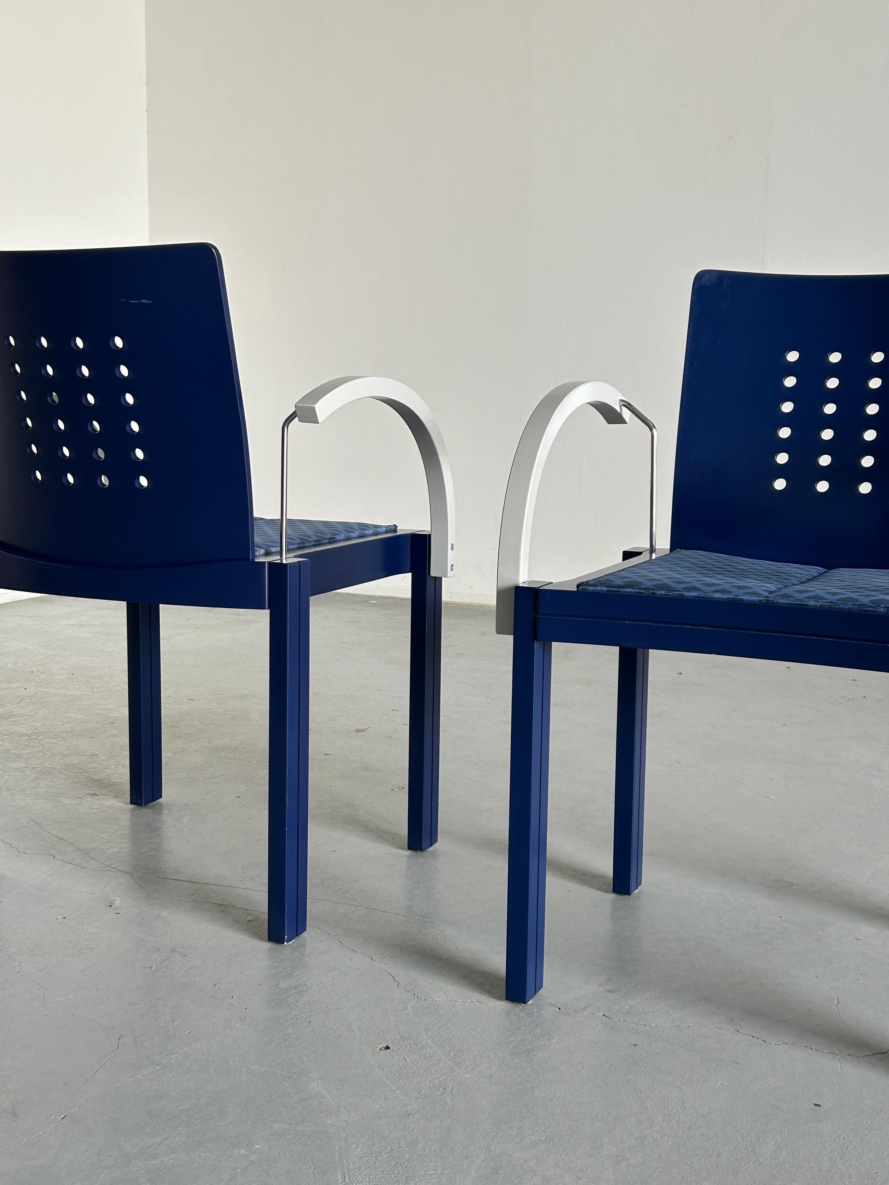 1 von 20 Postmoderne Memphis Ära Thonet Vienna Stackable Signed Dining Chairs, 90er Jahre im Angebot 3