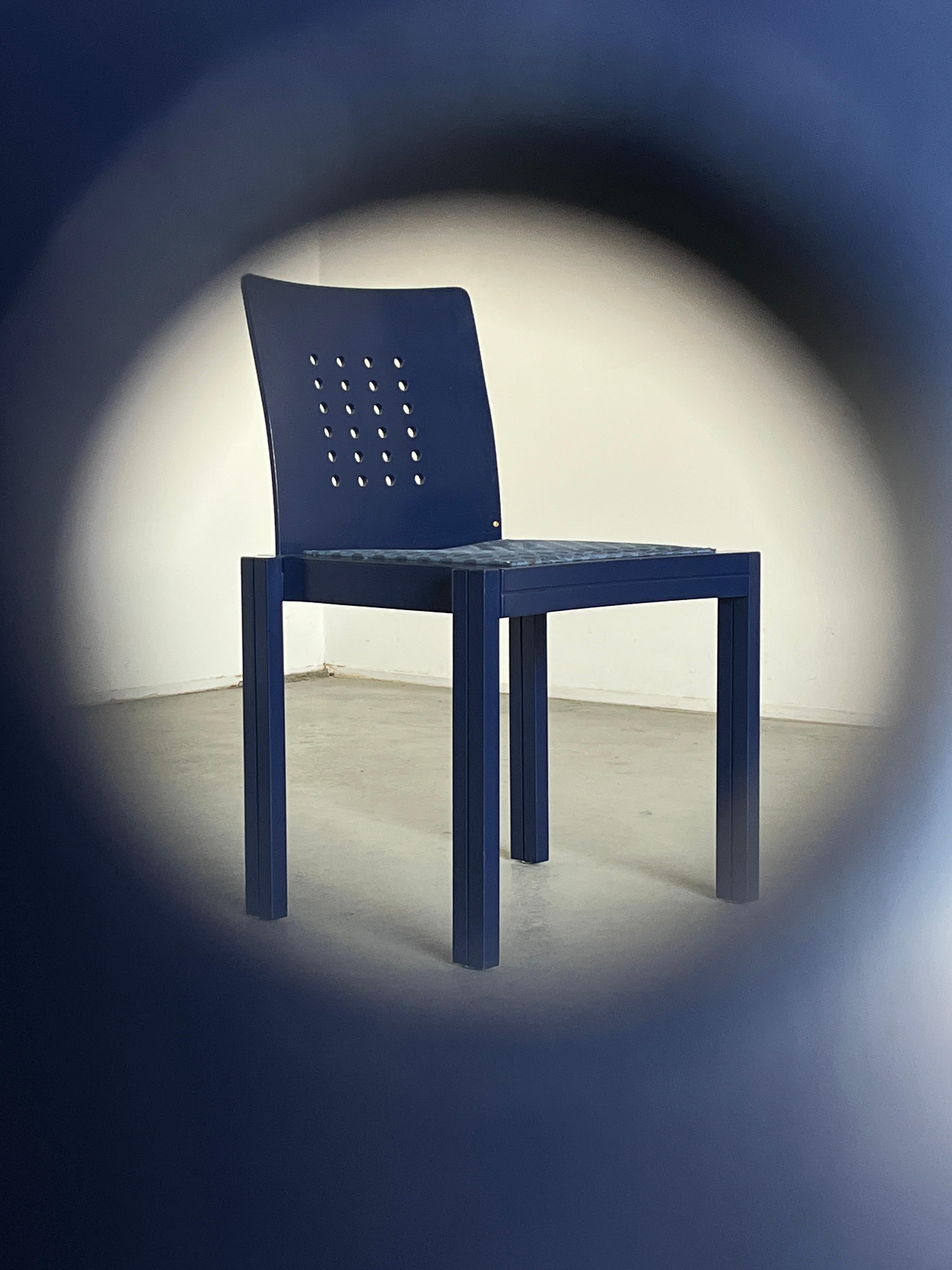 1 von 20 Postmoderne Memphis Ära Thonet Vienna Stackable Signed Dining Chairs, 90er Jahre im Angebot 3