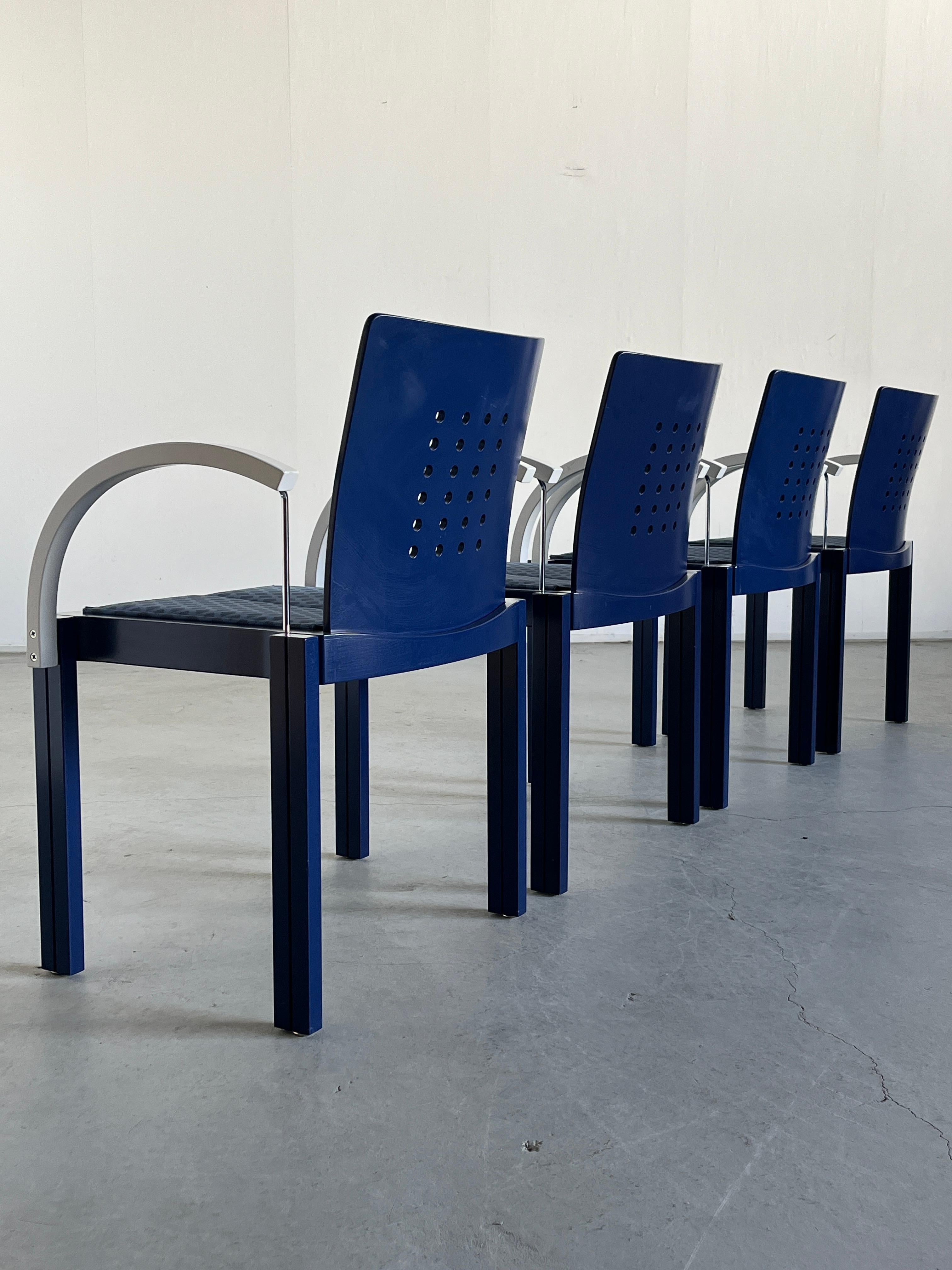 1 von 20 Postmoderne Memphis Ära Thonet Vienna Stackable Signed Dining Chairs, 90er Jahre im Angebot 3