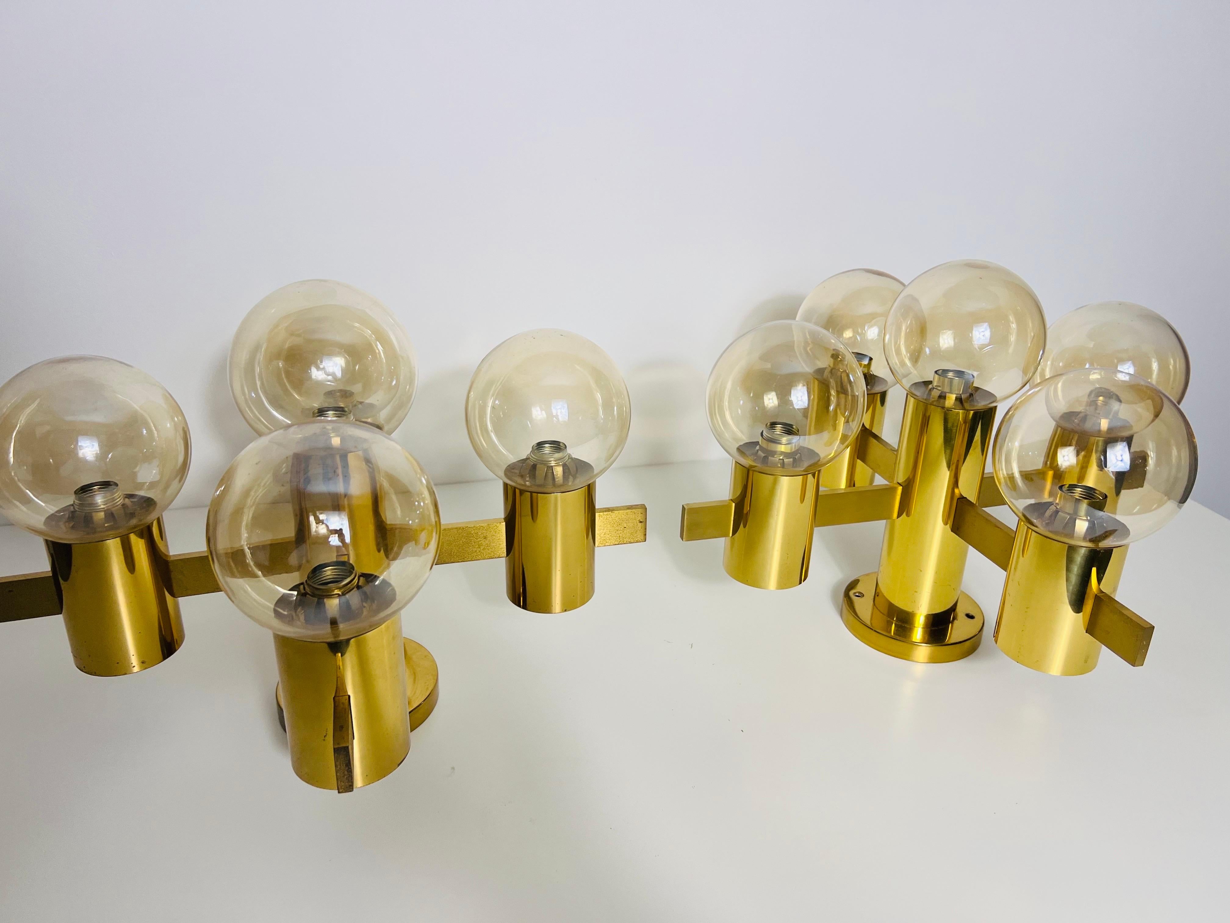 1 of 2 Lampadario in ottone e vetro di Hans-Agne Jakobsson, Svezia, anni '60 in vendita 1