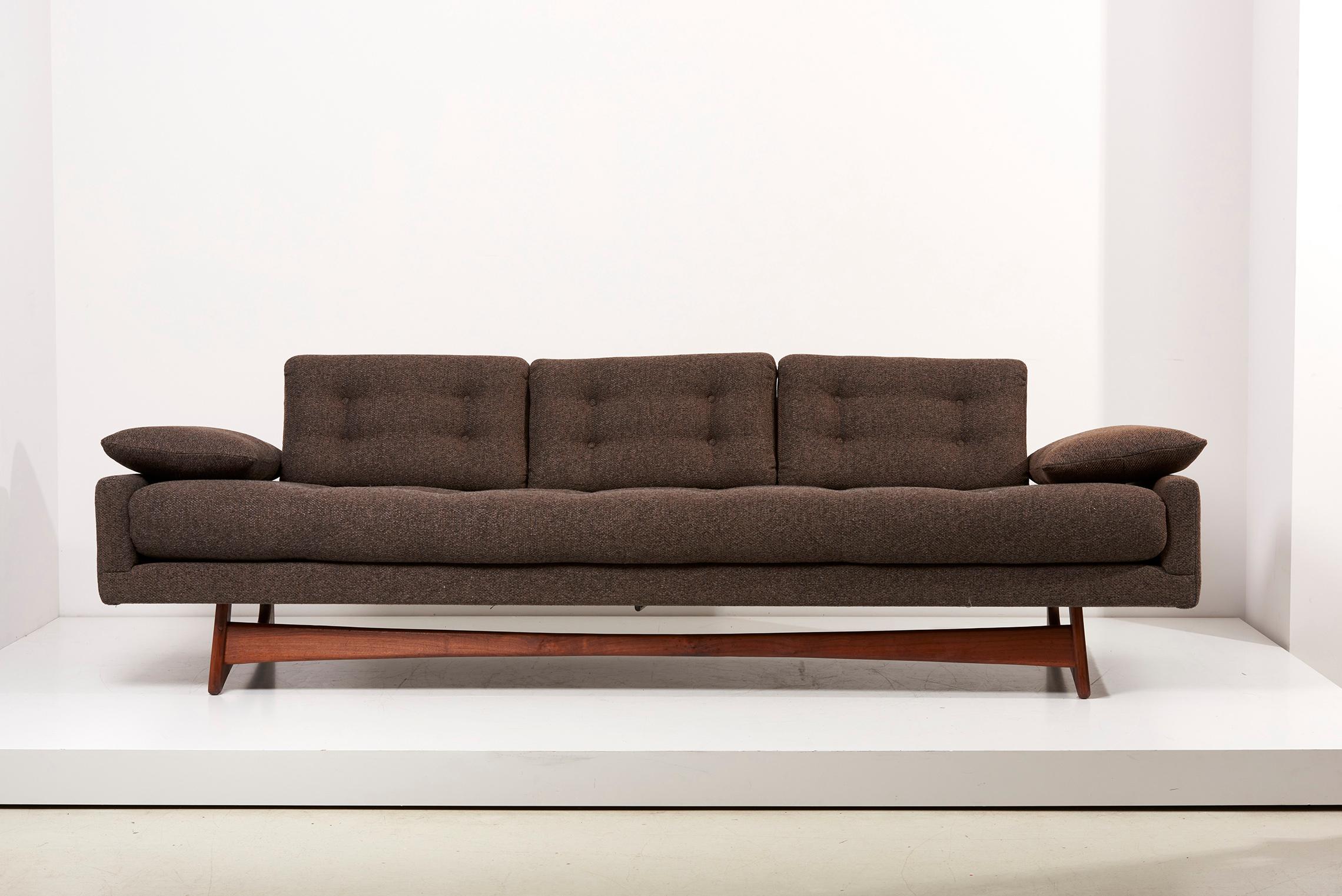 Adrian Pearsall ''Gondola-Sofa'' aus braunem Stoff für Craft Associates, USA, 1950er Jahre (Moderne der Mitte des Jahrhunderts) im Angebot
