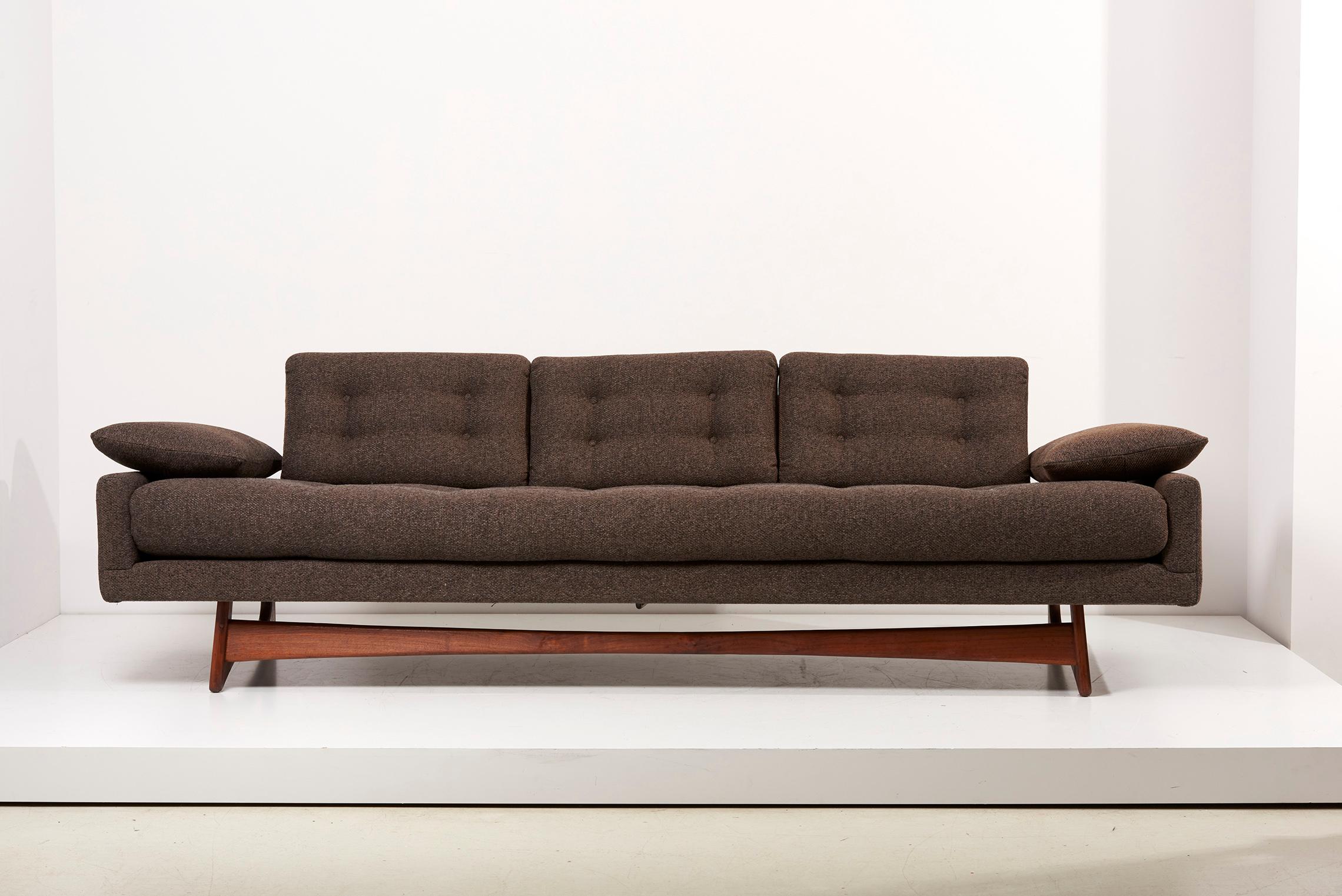 Adrian Pearsall ''Gondola-Sofa'' aus braunem Stoff für Craft Associates, USA, 1950er Jahre (amerikanisch) im Angebot