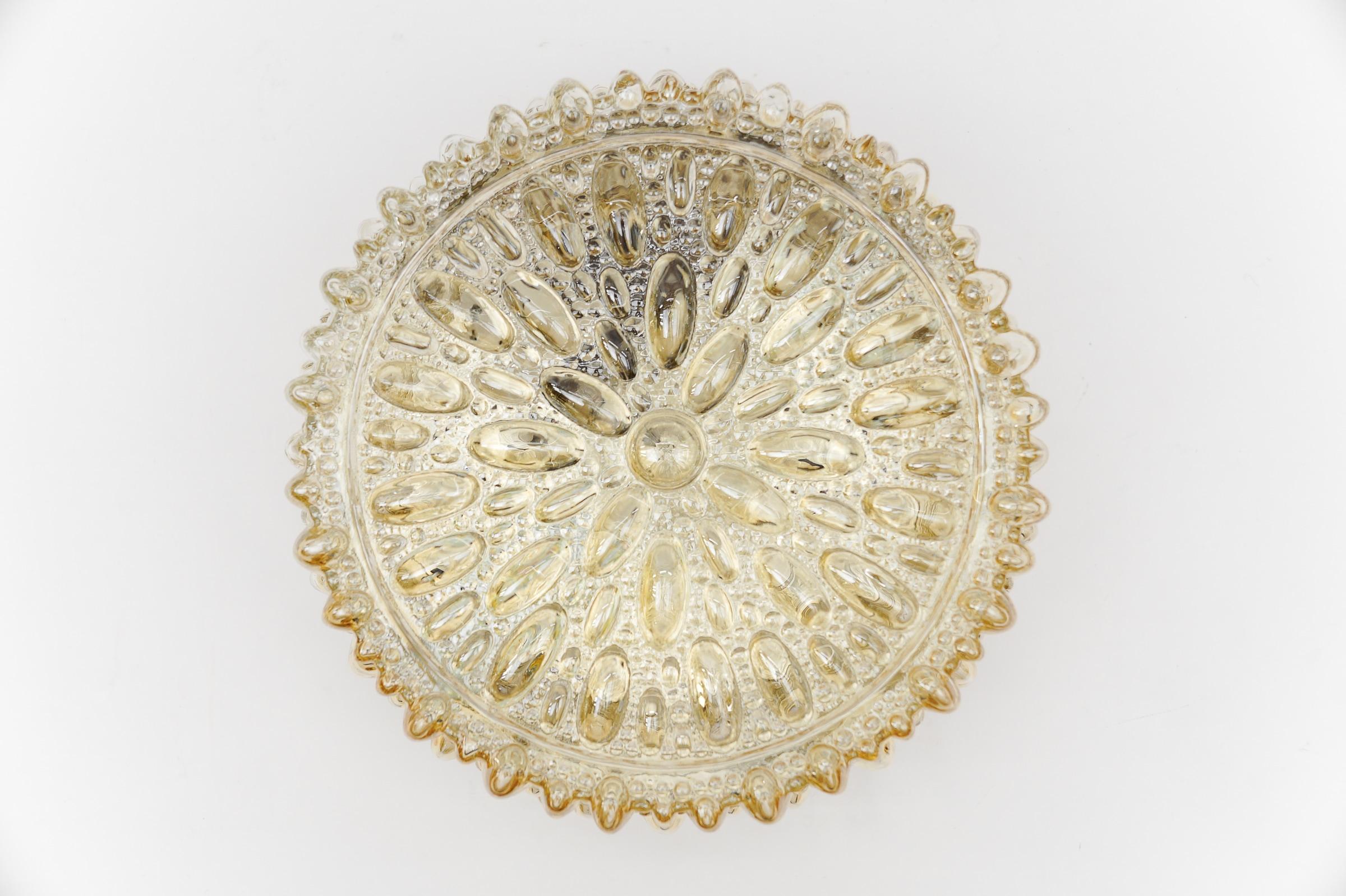 Lampada da parete/applique in vetro a bolle d'ambra di Limburg, Germania anni '60 in vendita 3