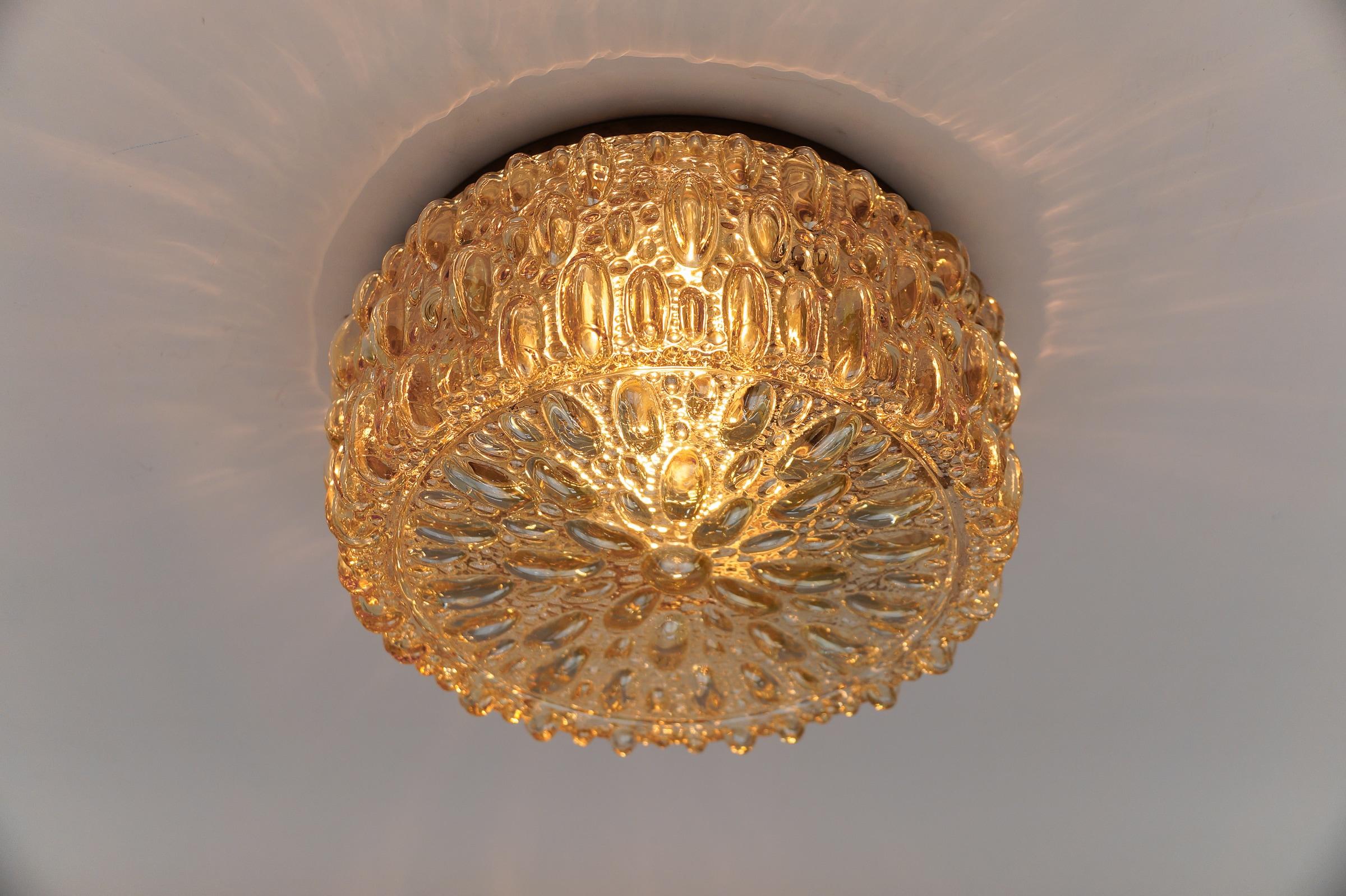 Metà XX secolo Lampada da parete/applique in vetro a bolle d'ambra di Limburg, Germania anni '60 in vendita