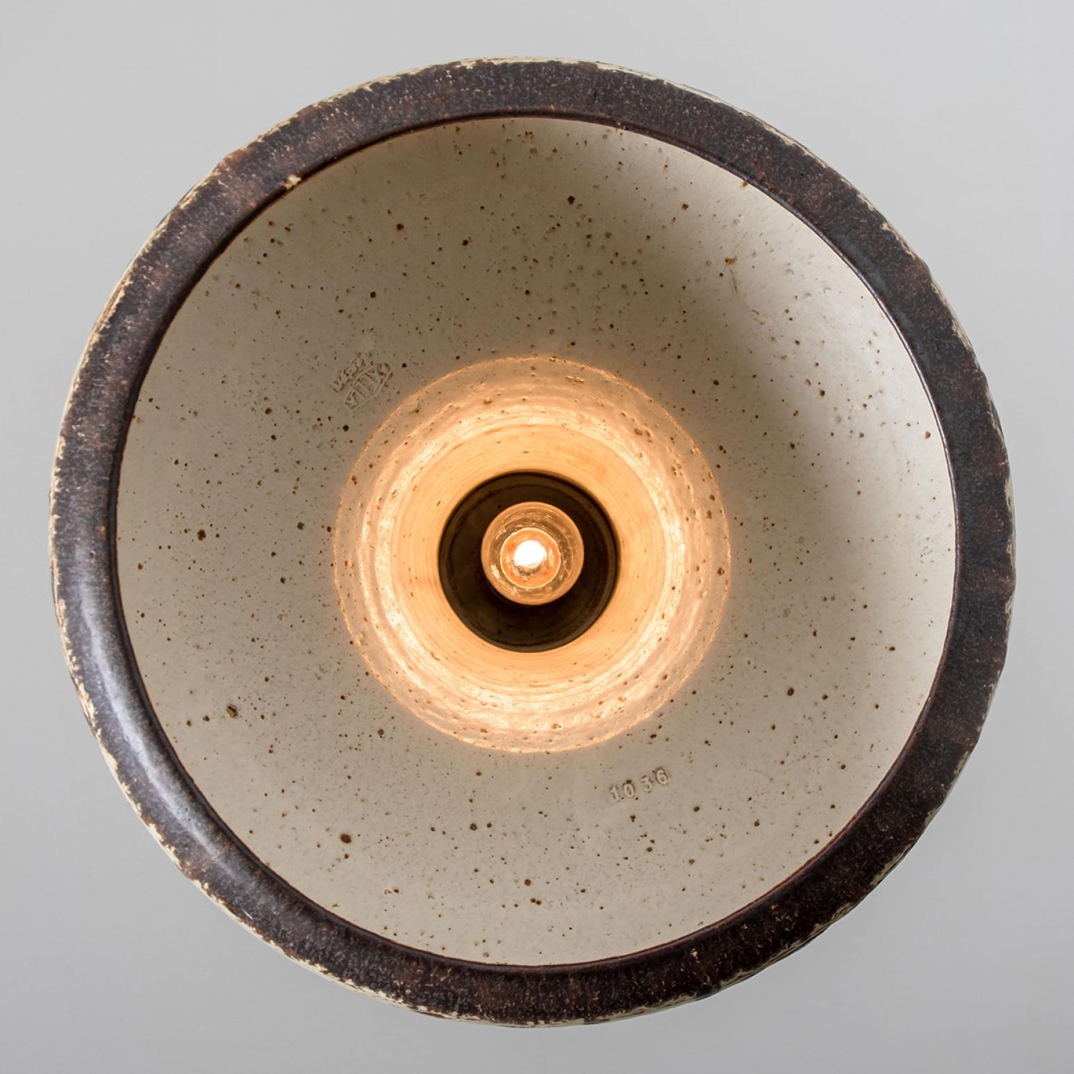 1 di 3 Luci a sospensione in ceramica marrone avorio antracite blu mare, Danimarca, 1970 in vendita 11