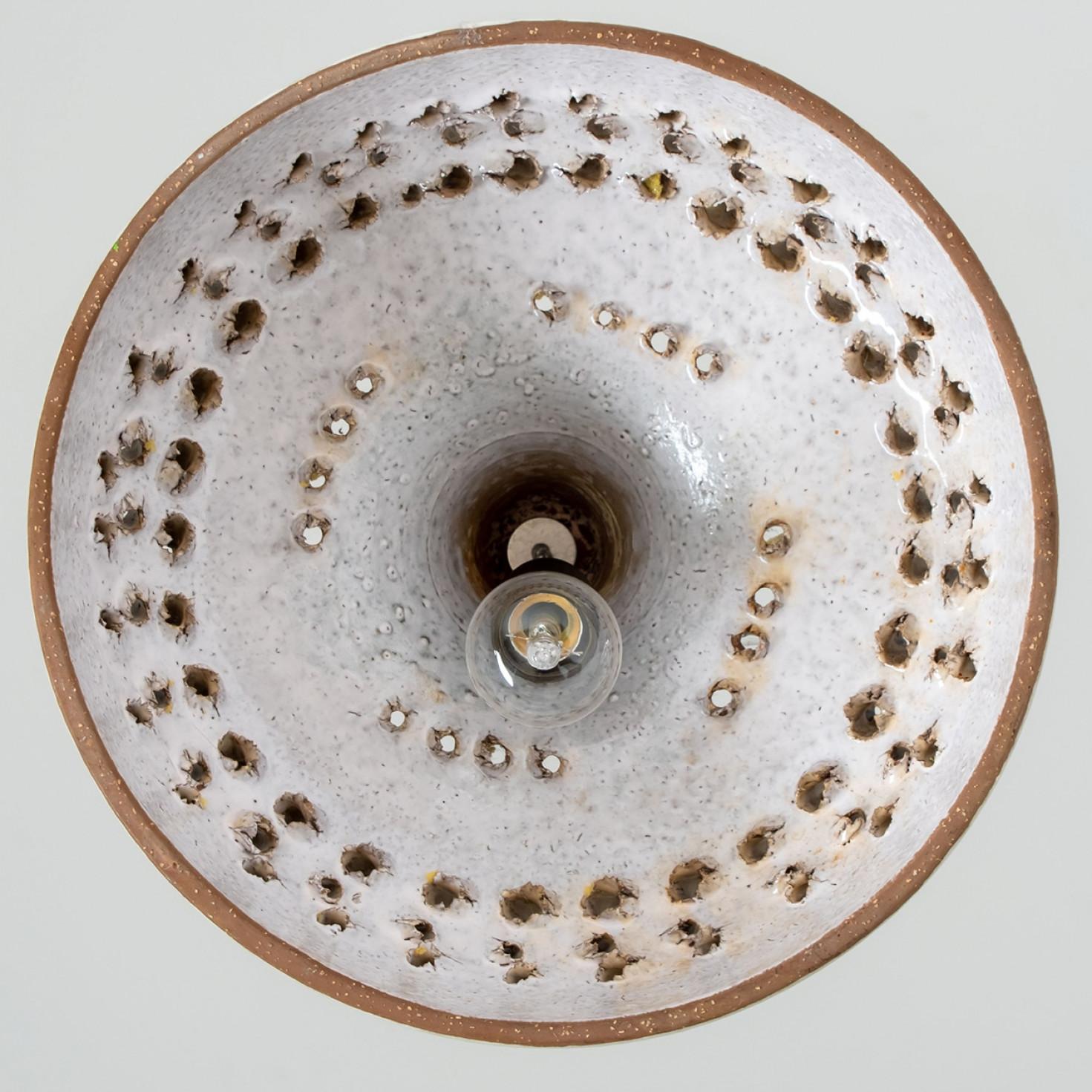1 di 3 Lampade a sospensione in ceramica blu avorio antracite, Danimarca, 1970 in vendita 7