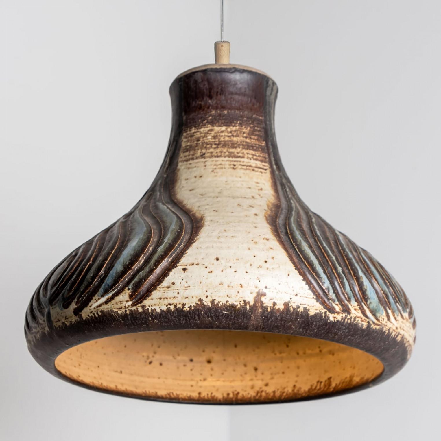 1 di 3 Lampade a sospensione in ceramica blu avorio antracite, Danimarca, 1970 in vendita 8