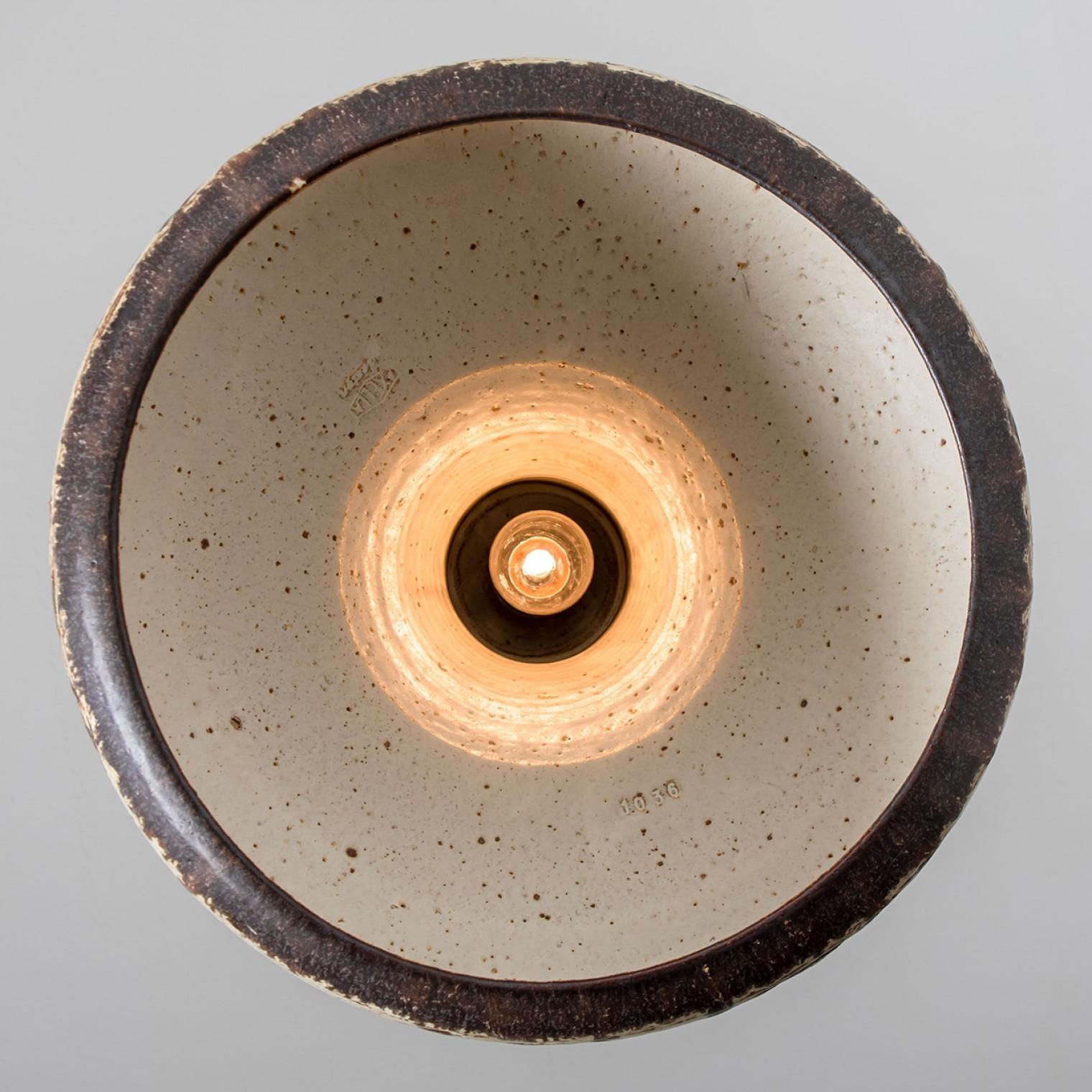 1 di 3 Lampade a sospensione in ceramica blu avorio antracite, Danimarca, 1970 in vendita 10