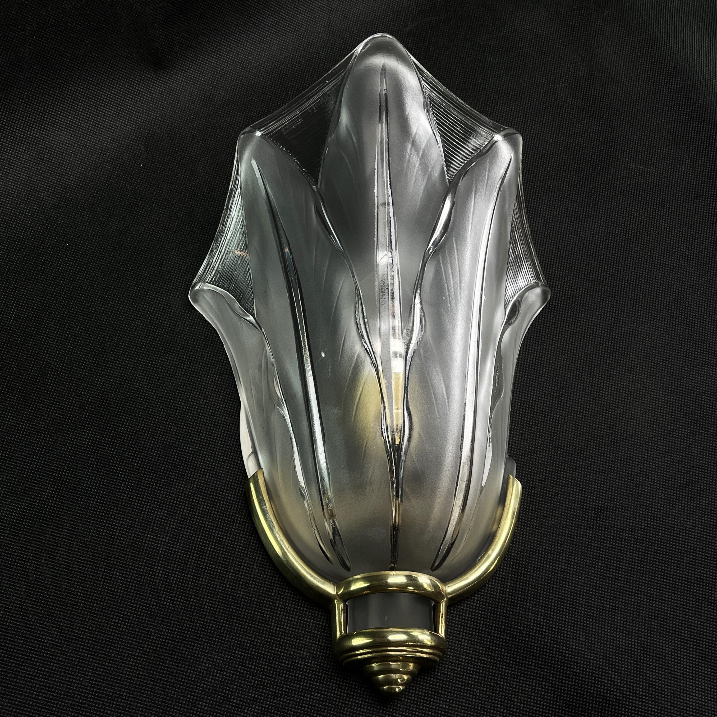 1 of 3 ART DECO Wall Lamp signed EZAN France Bronze Glass 1940s In Good Condition For Sale In Saarburg, RP