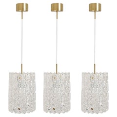 1 des 3 pendentifs en laiton et verre de cristal de Carl Fagerlund pour Orrefors, Suède