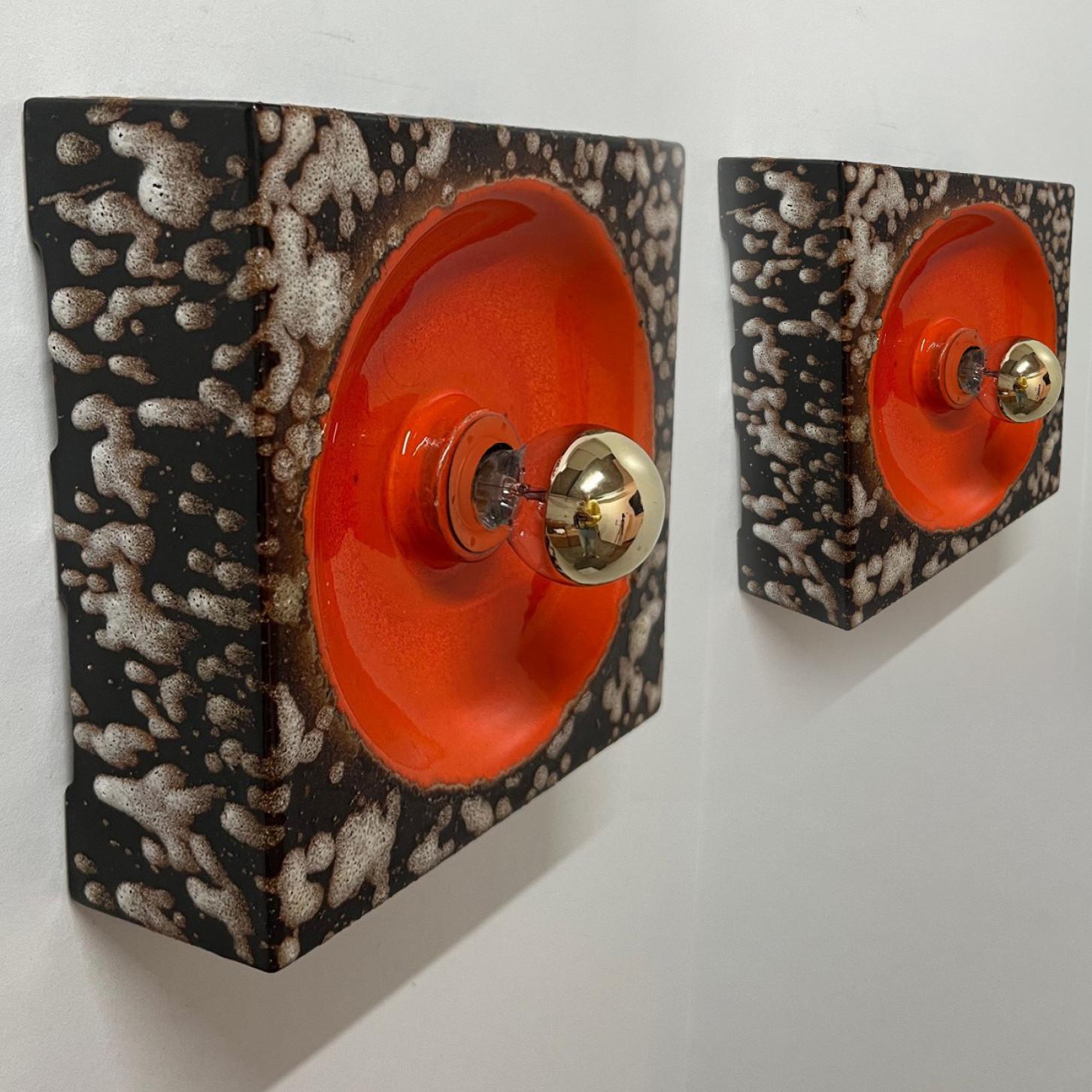 Brown beige orange ceramic wall lights manufactured by Hustadt Leuchten Keramik, Germany in the 1970s.

The glaze is in a taupe, red and brown color.

We used gold light bulbs (see images), but silver or white light bulbs are also very stylish (see
