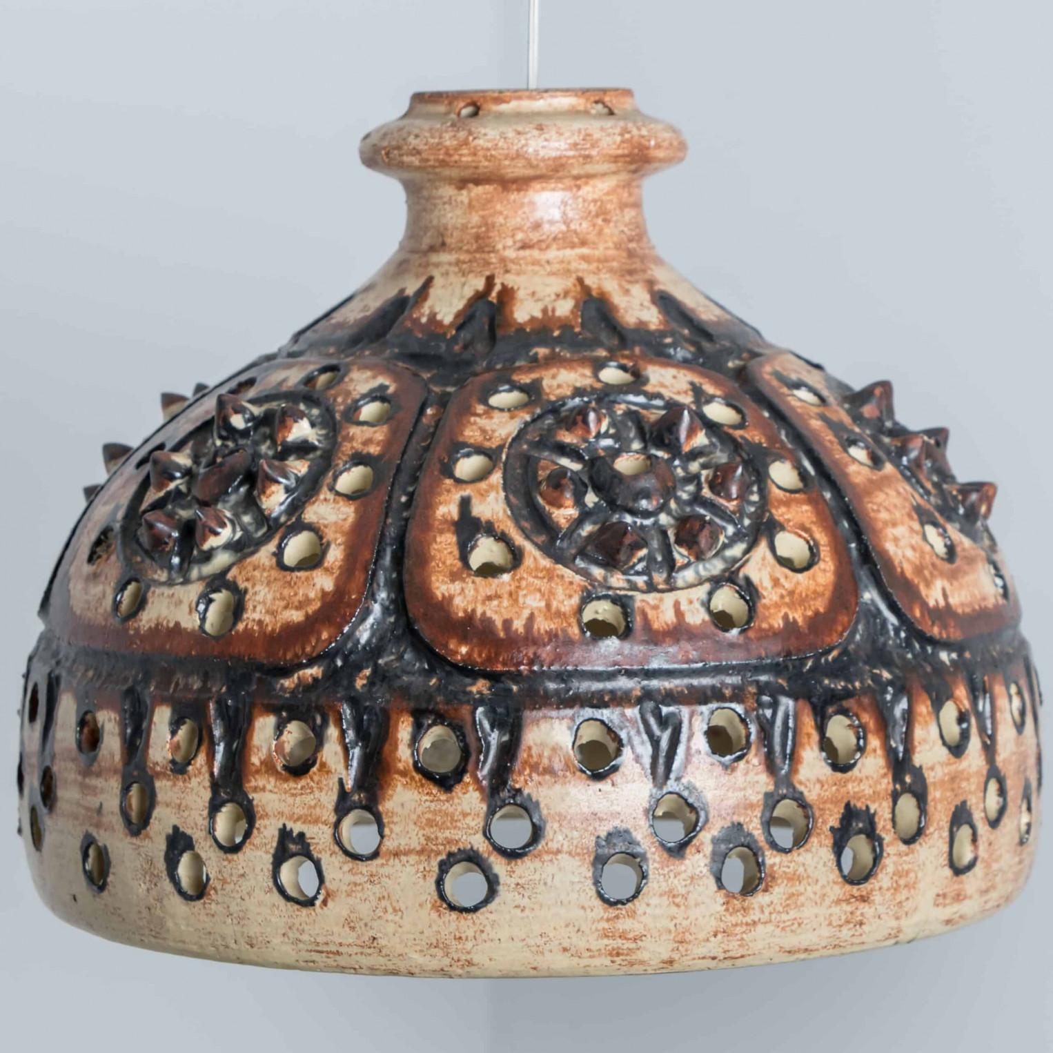 1 de 3 Lámparas colgantes de cerámica marrón, Dinamarca, 1970 en venta 5
