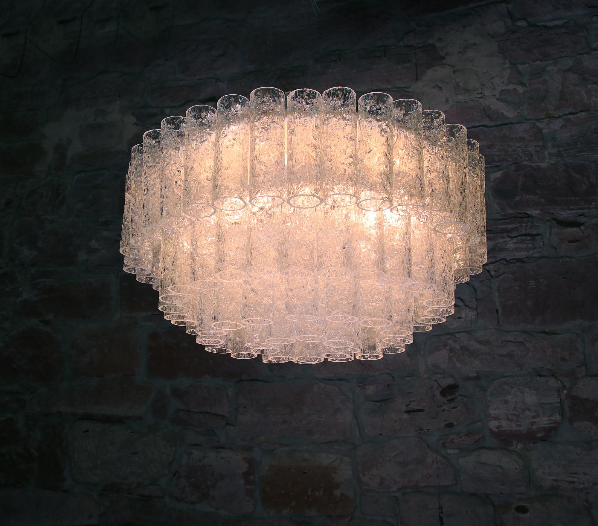 Verre de Murano 1 de 3 tubes en verre de Murano à glace encastrés à quatre niveaux Doria 20 pouces, années 1960 en vente