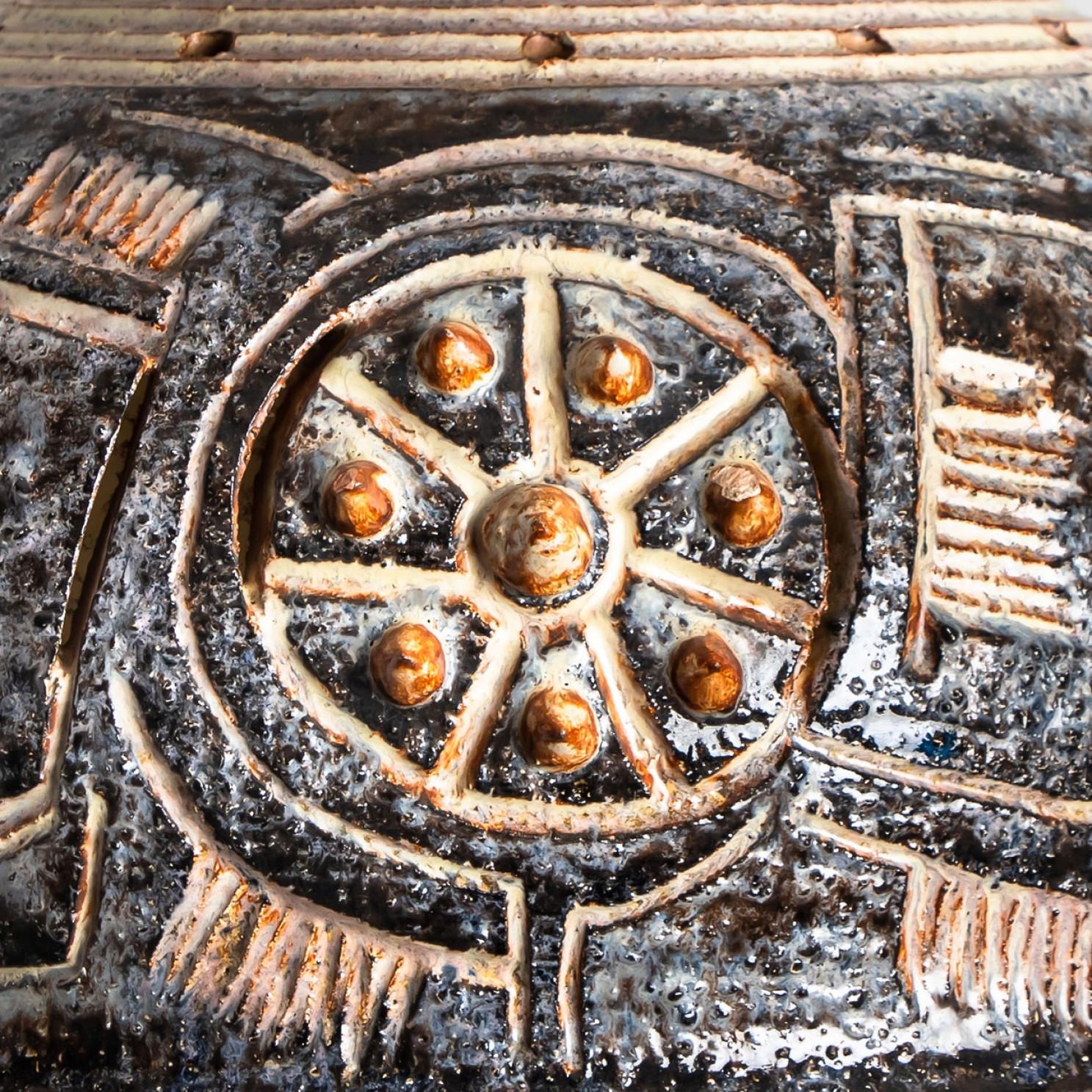 1 de 3 Pendentifs en céramique brun-beige, Danemark, années 1960 en vente 3