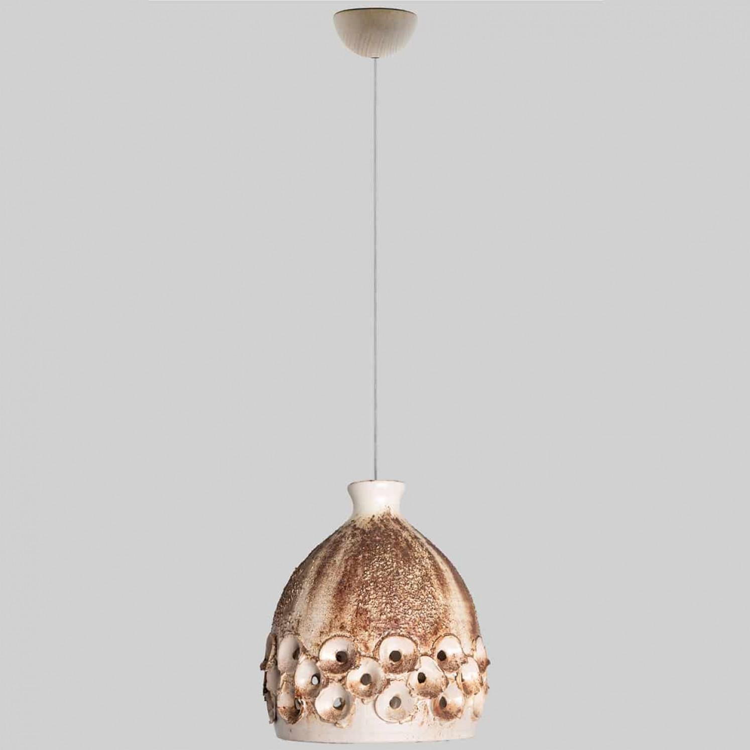 1 de 3 Colgantes de Cerámica Marrón Beige, Dinamarca Años 60 Danés en venta