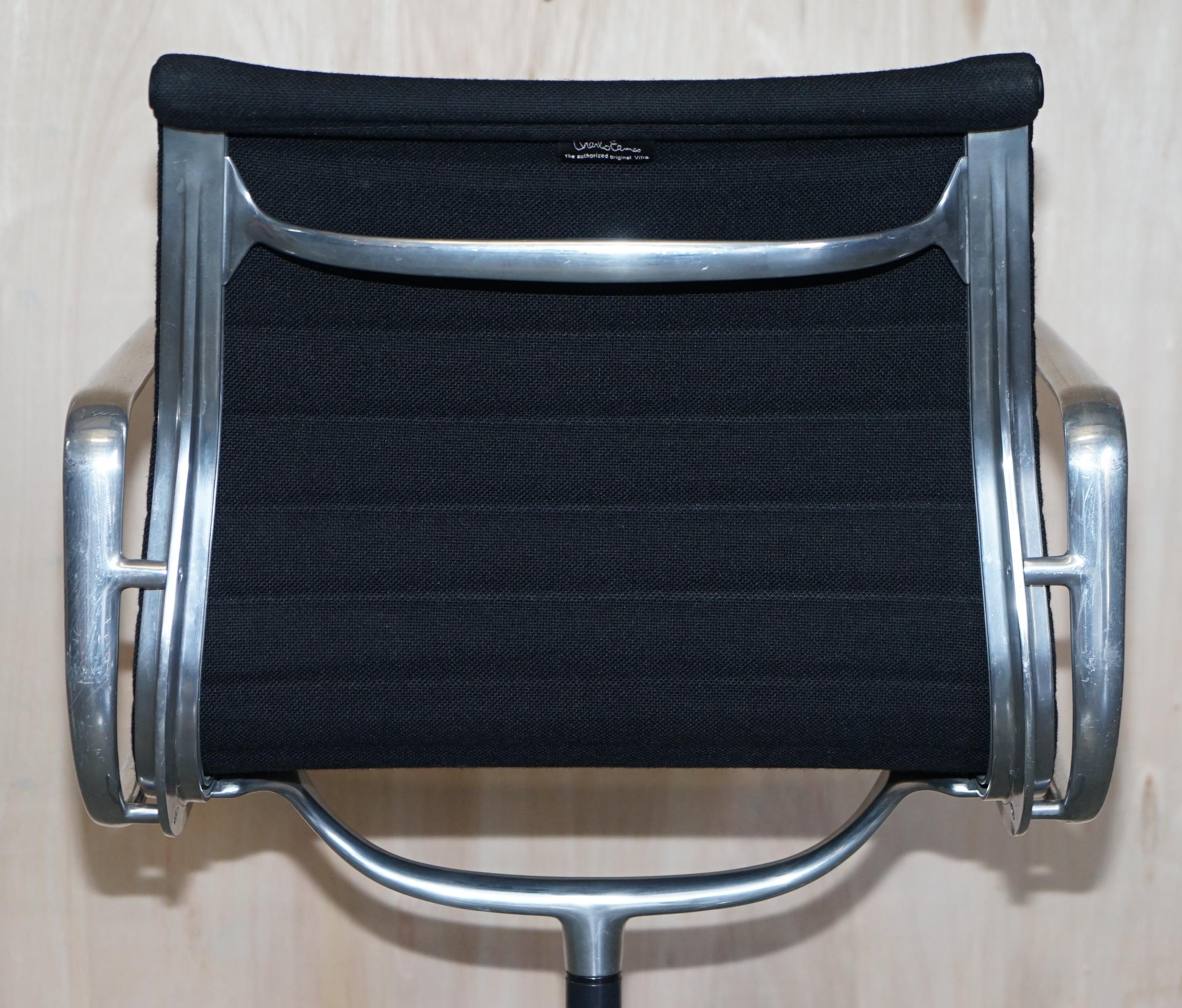 1 des 3 fauteuils de bureau pivotants Eames EA108 Hopsak Charles & Ray Vitra en vente 4