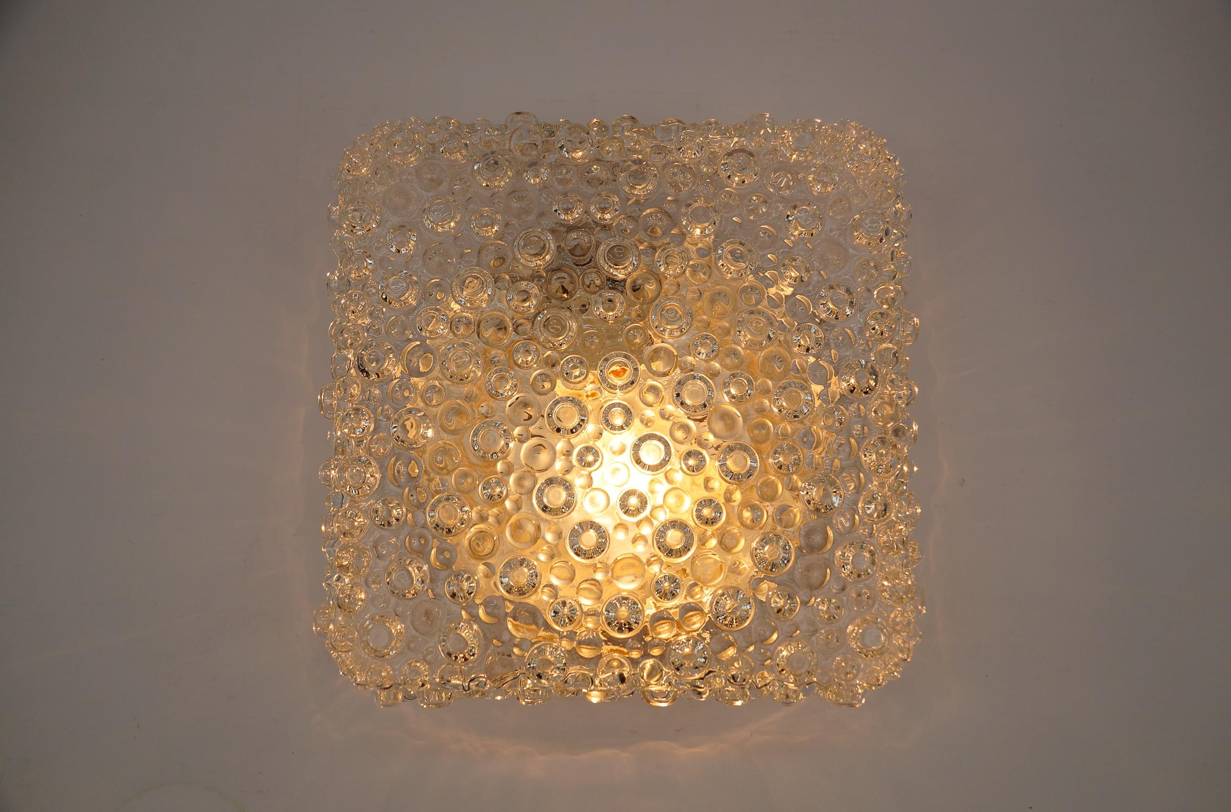 Jolie lampe murale ou applique encastrée en verre bullé transparent, Allemagne, années 1960 en vente 4