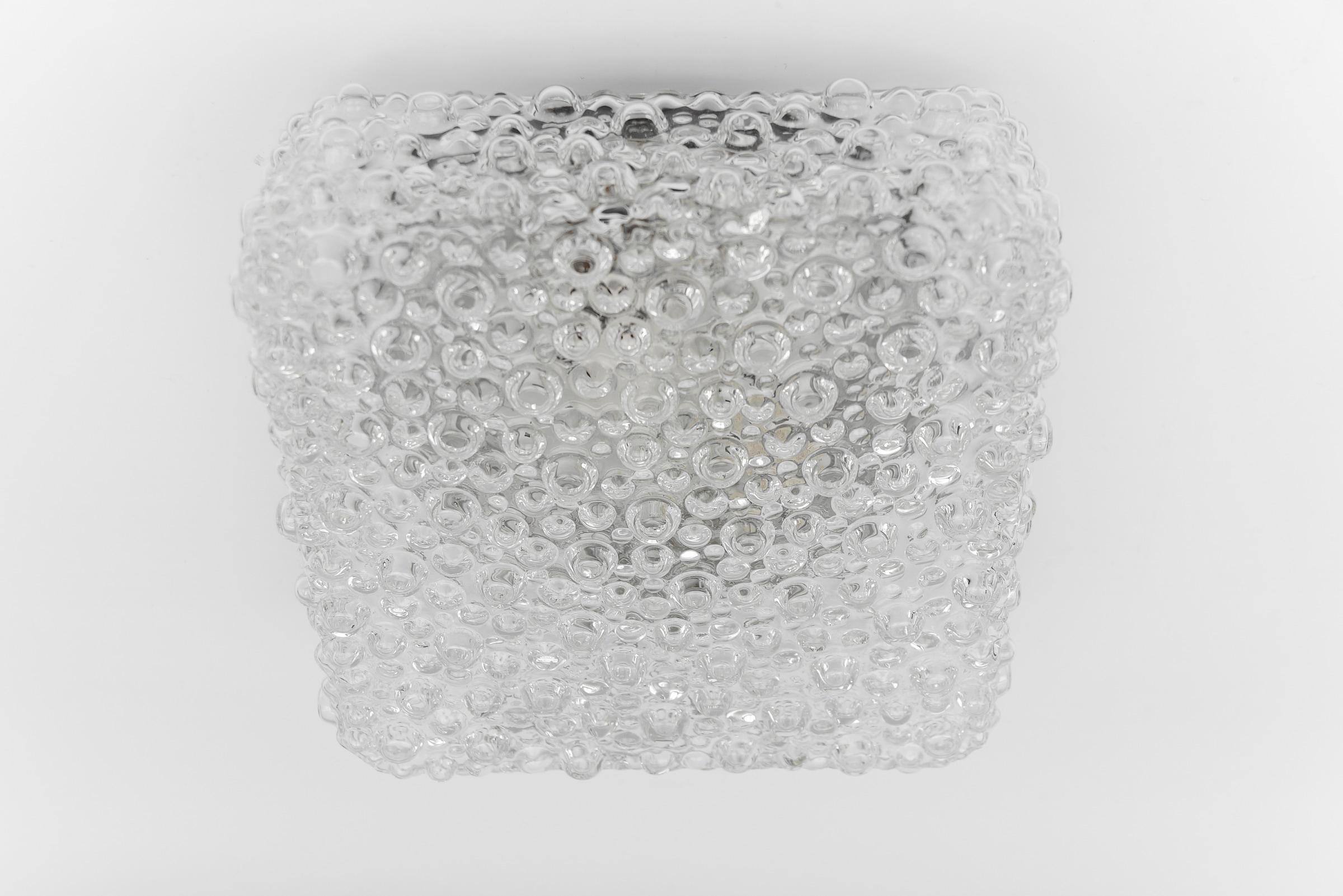 Mid-Century Modern Jolie lampe murale ou applique encastrée en verre bullé transparent, Allemagne, années 1960 en vente
