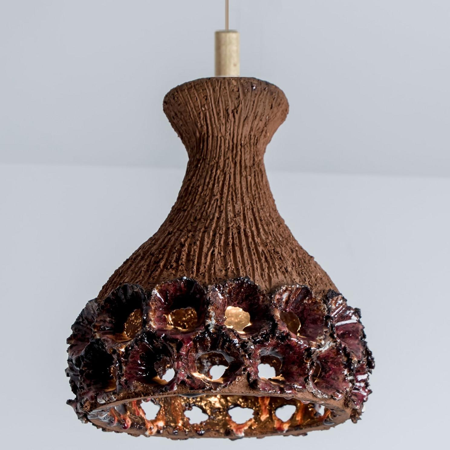 1 di 3 luci a sospensione in ceramica marrone a cono, Danimarca, 1970 in vendita 5