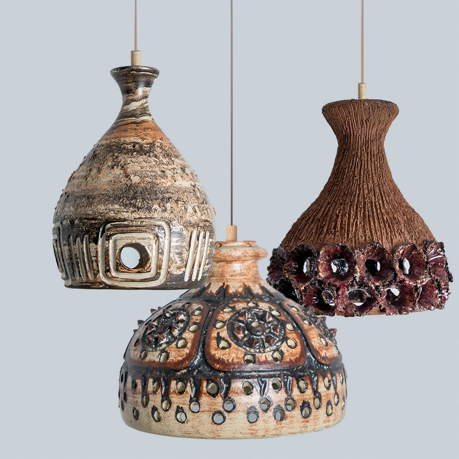 Danese 1 di 3 luci a sospensione in ceramica marrone a cono, Danimarca, 1970 in vendita