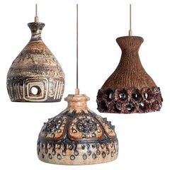 1 di 3 luci a sospensione in ceramica marrone a cono, Danimarca, 1970