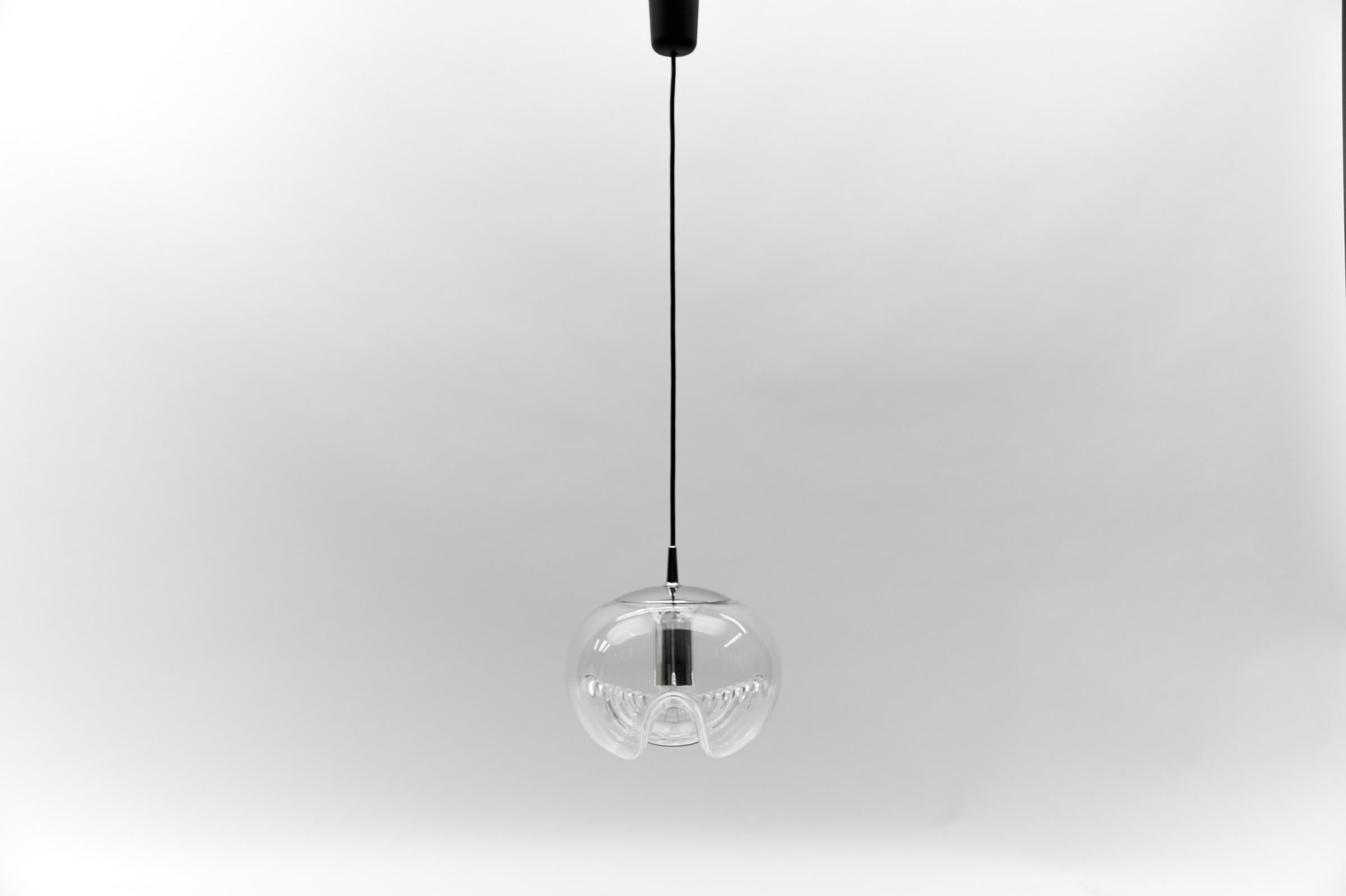 Ceiling lamp wave by Koch & Lowy for Peill & Putzler, Germany Düren, 1970s.

1 x E27 Edison screw fit bulb holder, is rewired and in working condition. It runs both on 110/230 Volt.