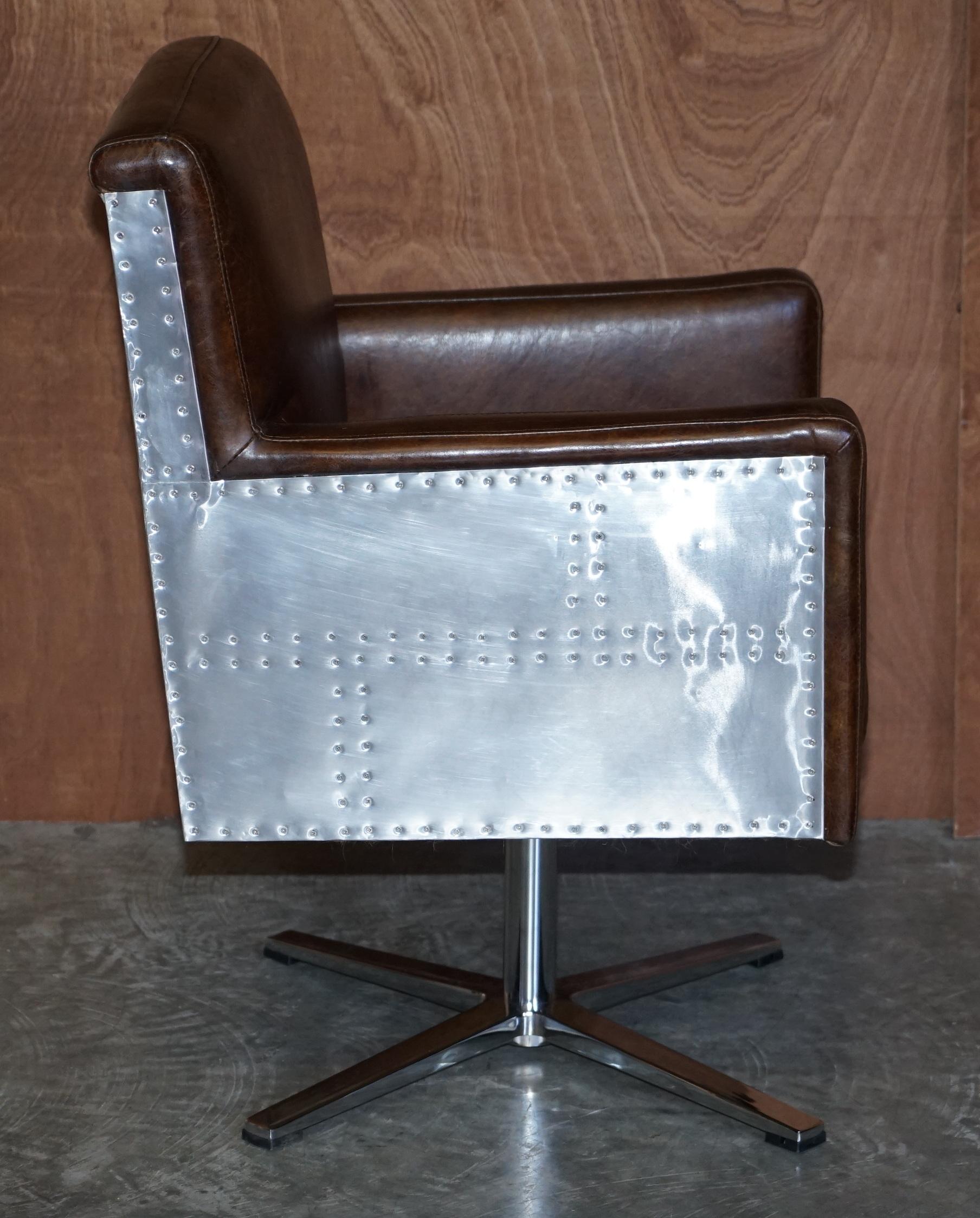 Fauteuils de capitaine en cuir teint à la main Brown Aviator en métal martelé pivotant en vente 5