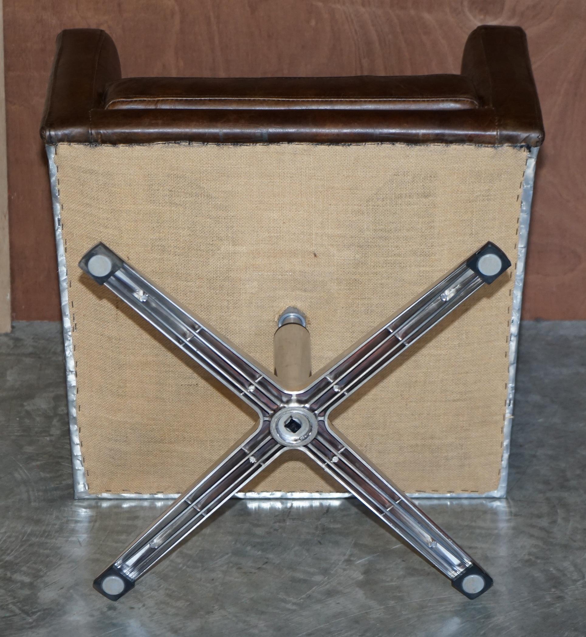 Fauteuils de capitaine en cuir teint à la main Brown Aviator en métal martelé pivotant en vente 10