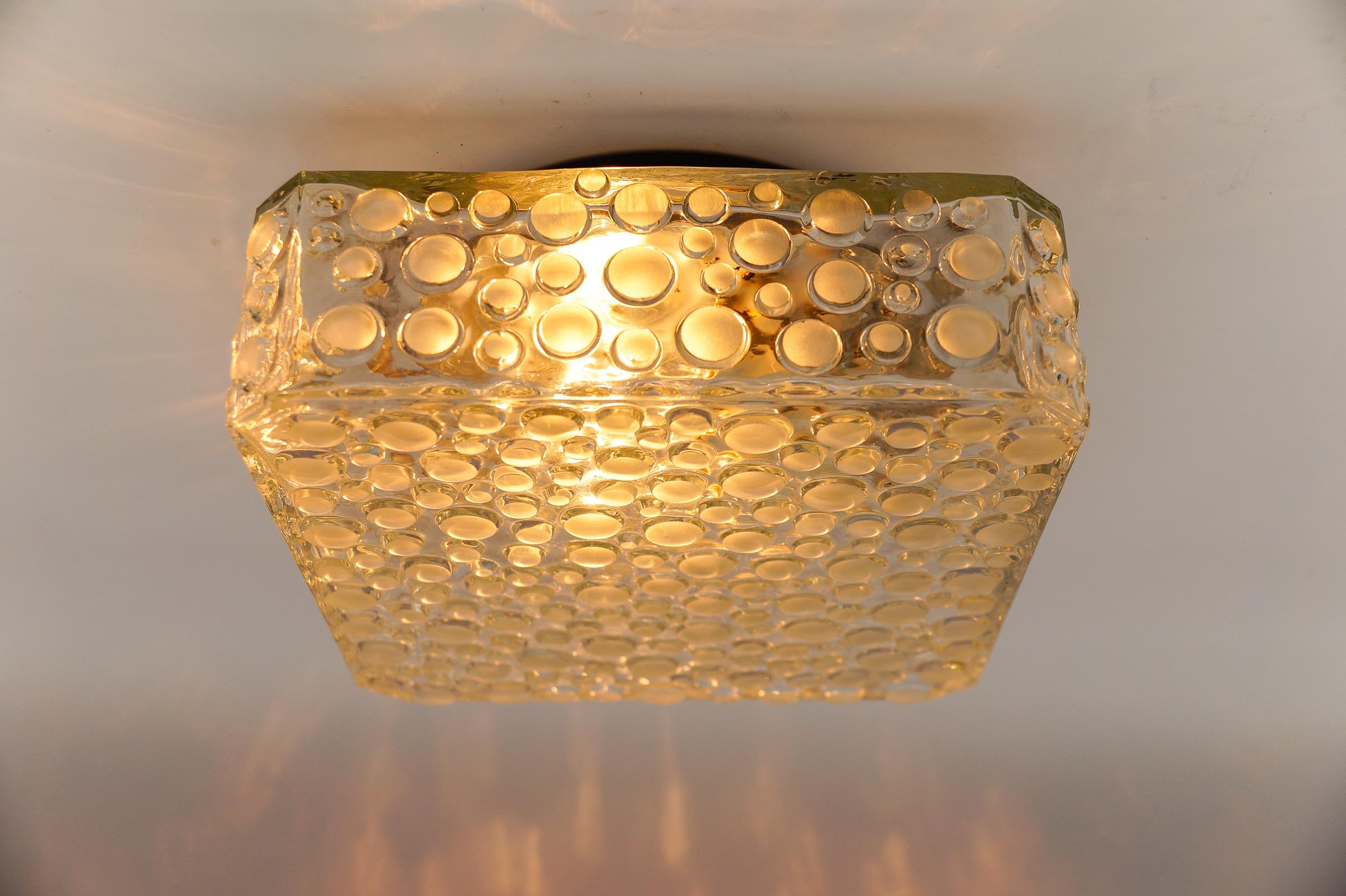 1. von 3 schweren klaren & satinierten Glas Blase Flush Mount Licht oder Wandleuchte, 1960er im Angebot 1