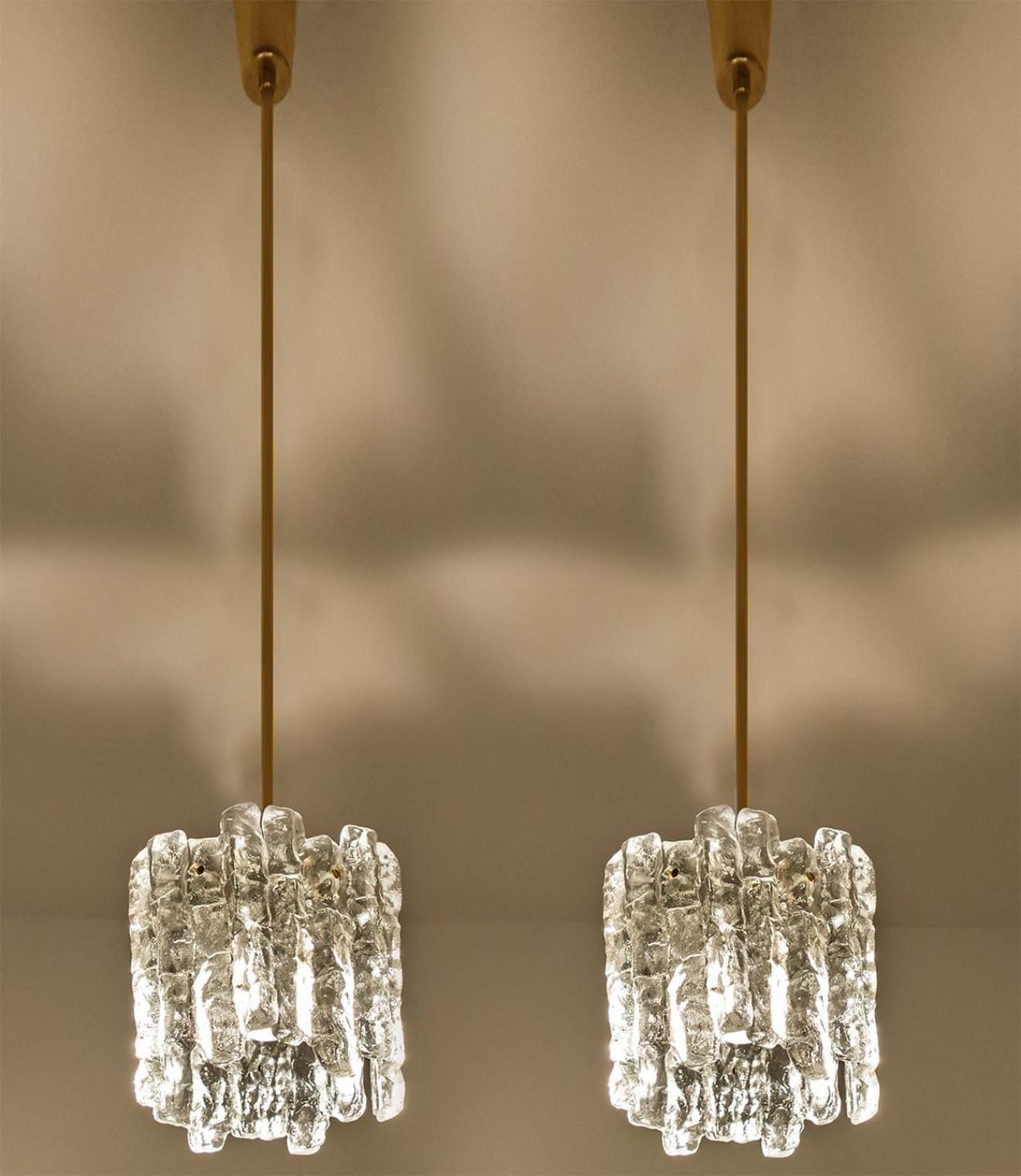 1 de 3 Lámparas Colgantes de Cristal Hielo de J.T. Kalmar, década de 1970 en venta 5