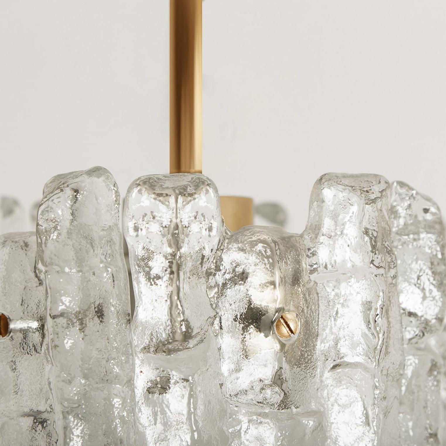 1 de 3 Lámparas Colgantes de Cristal Hielo de J.T. Kalmar, década de 1970 en Bueno estado para la venta en Rijssen, NL