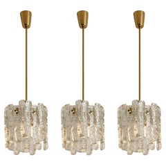 1 di 3 Lampade a sospensione in vetro di ghiaccio di J.T. Kalmar, anni '70