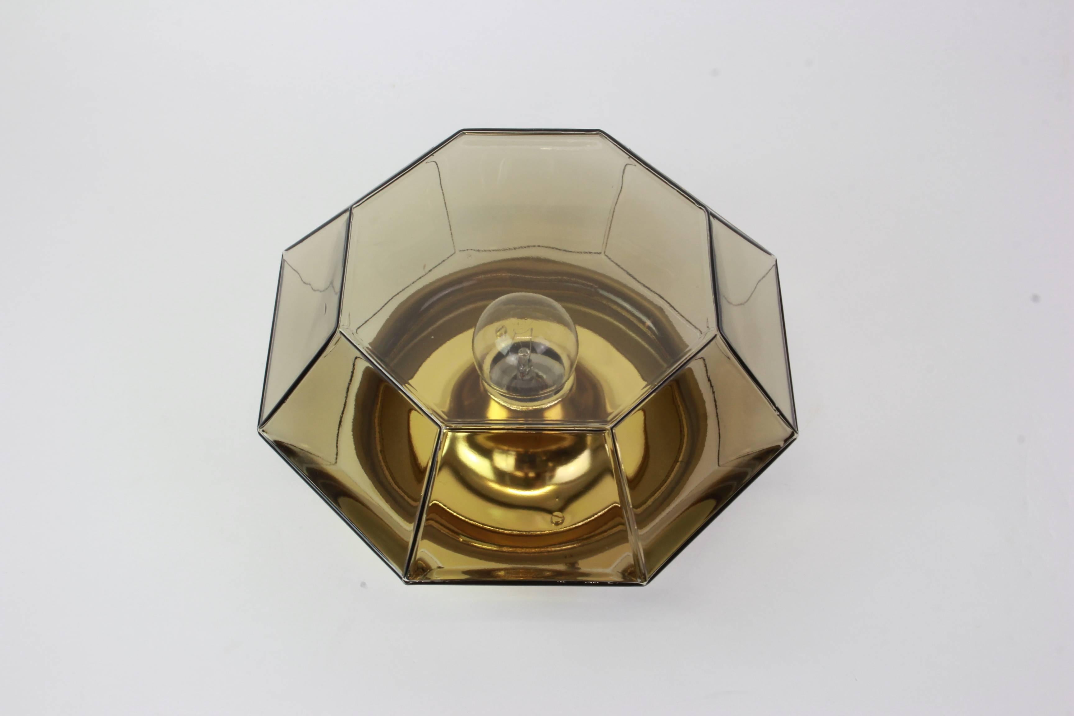 1 of 3 Minimalist iron and clear glass flush mount manufactured by Limburg Glashu¨tte Germany, circa 1960-1969. Octagonal shaped lantern and multifaceted clear glass.

High quality and in very good condition. Cleaned, well-wired and ready to use.