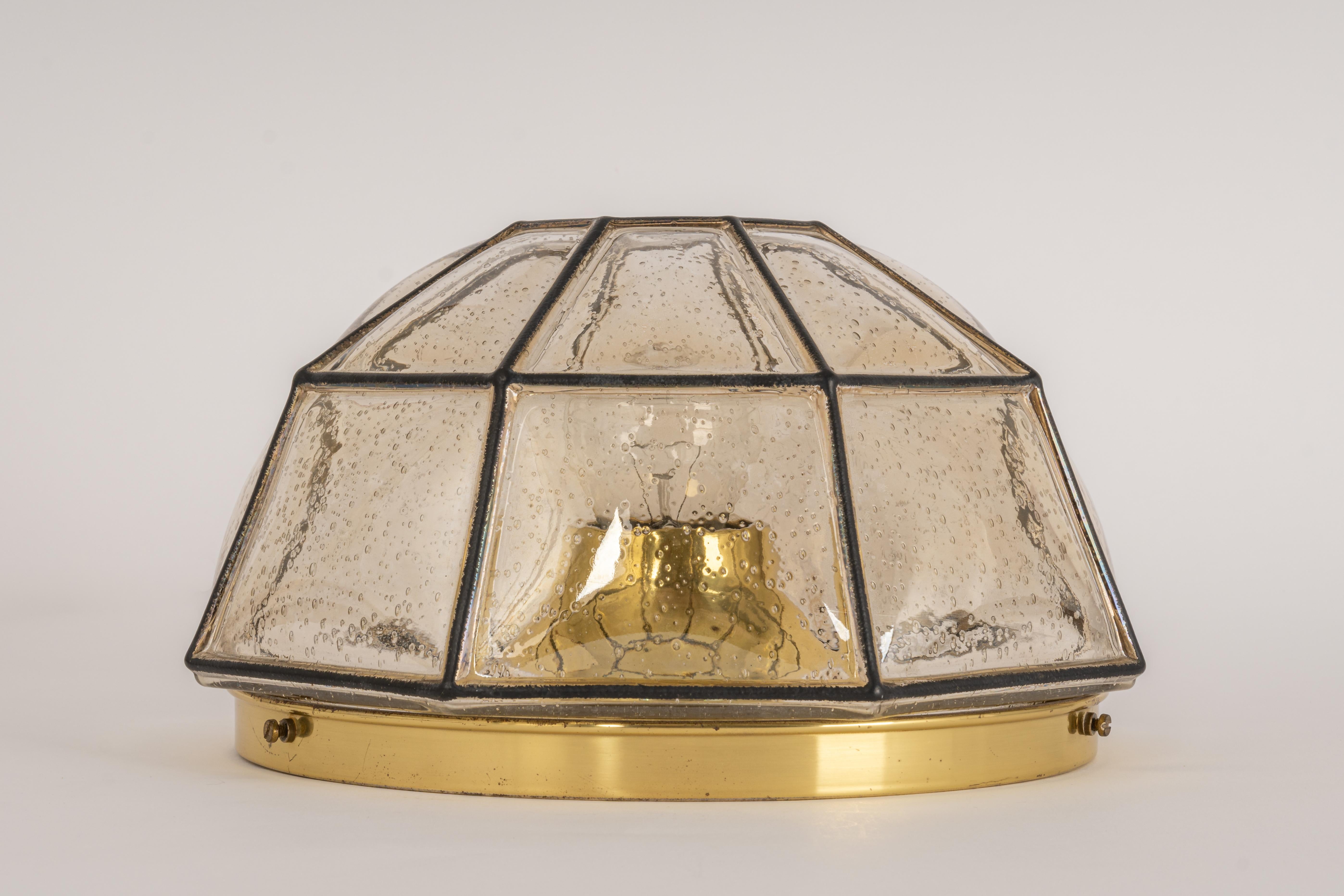 Unterputzdose aus Eisen und Klarglas, hergestellt von Limburg Glashütte, Deutschland, ca. 1960-1969. Achteckige Laterne und facettenreiches mundgeblasenes Glas.

Hochwertig und in sehr gutem Zustand. Gereinigt, gut verkabelt und einsatzbereit. 

Die