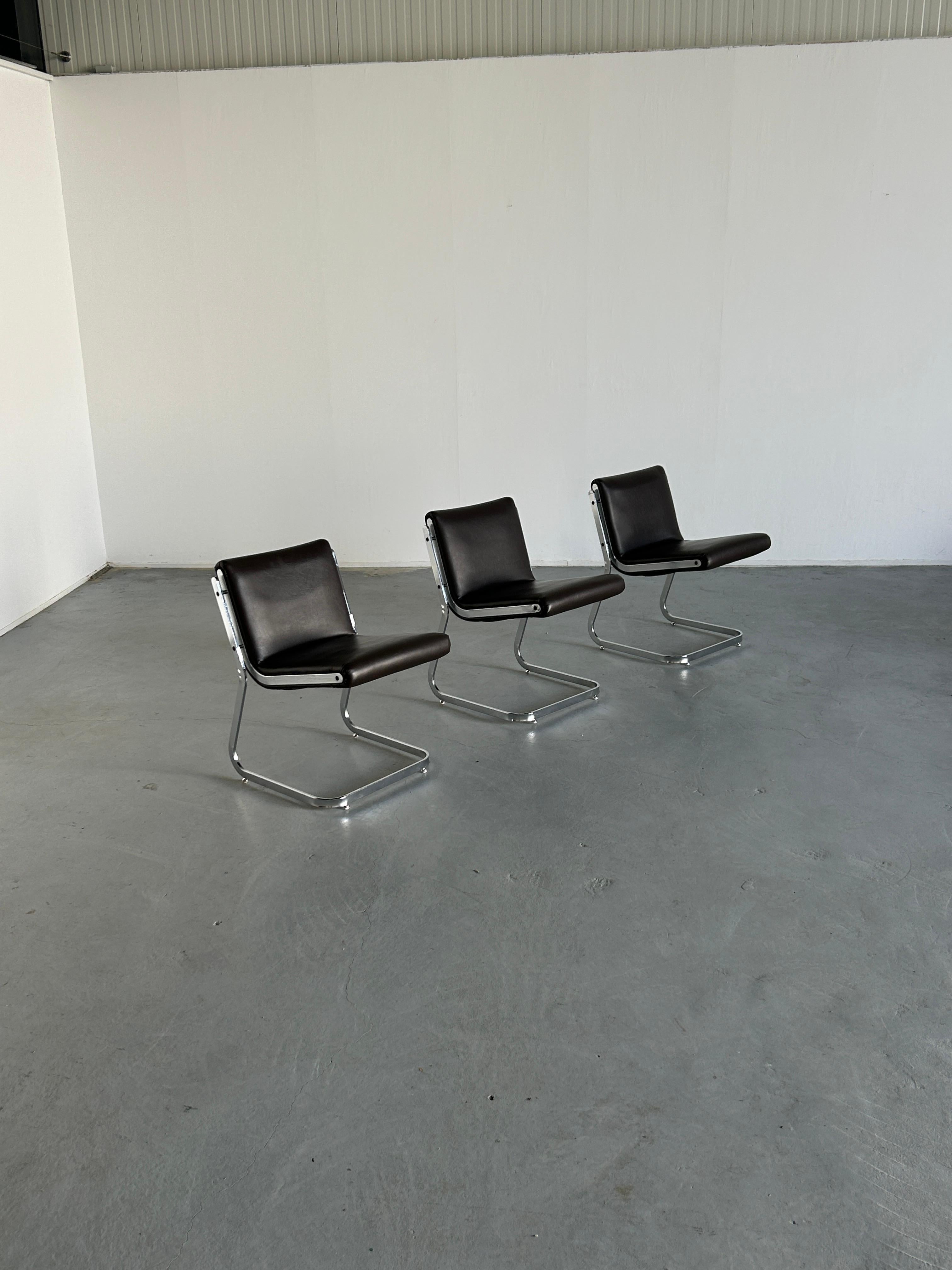 Late 20th Century 1 of 3 Italian Space Age Cantilever Lounge Chairs in Steel and Faux Leather, 70s For Sale