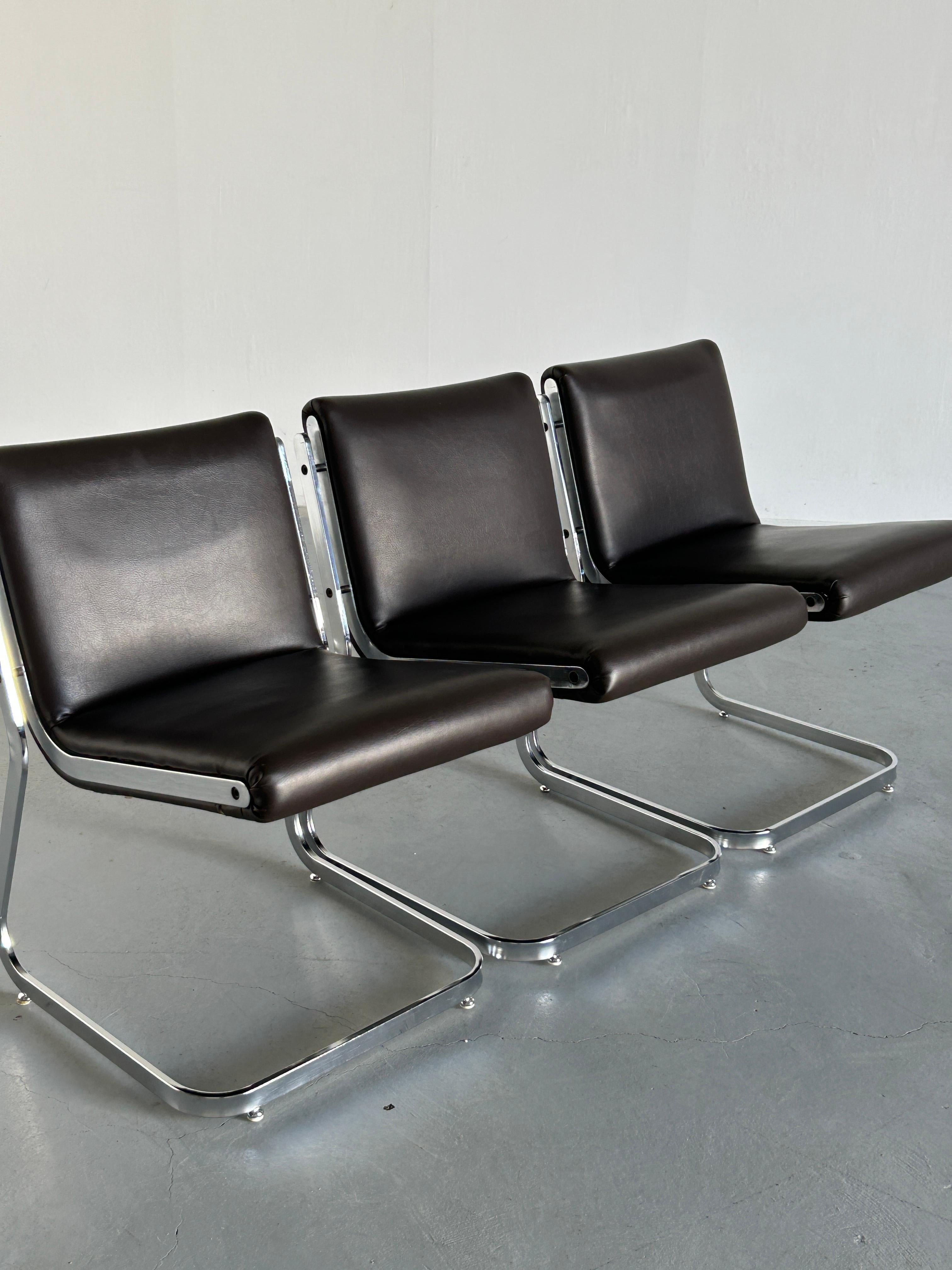 1 of 3 Italian Space Age Cantilever Lounge Chairs in Steel and Faux Leather, 70s 2