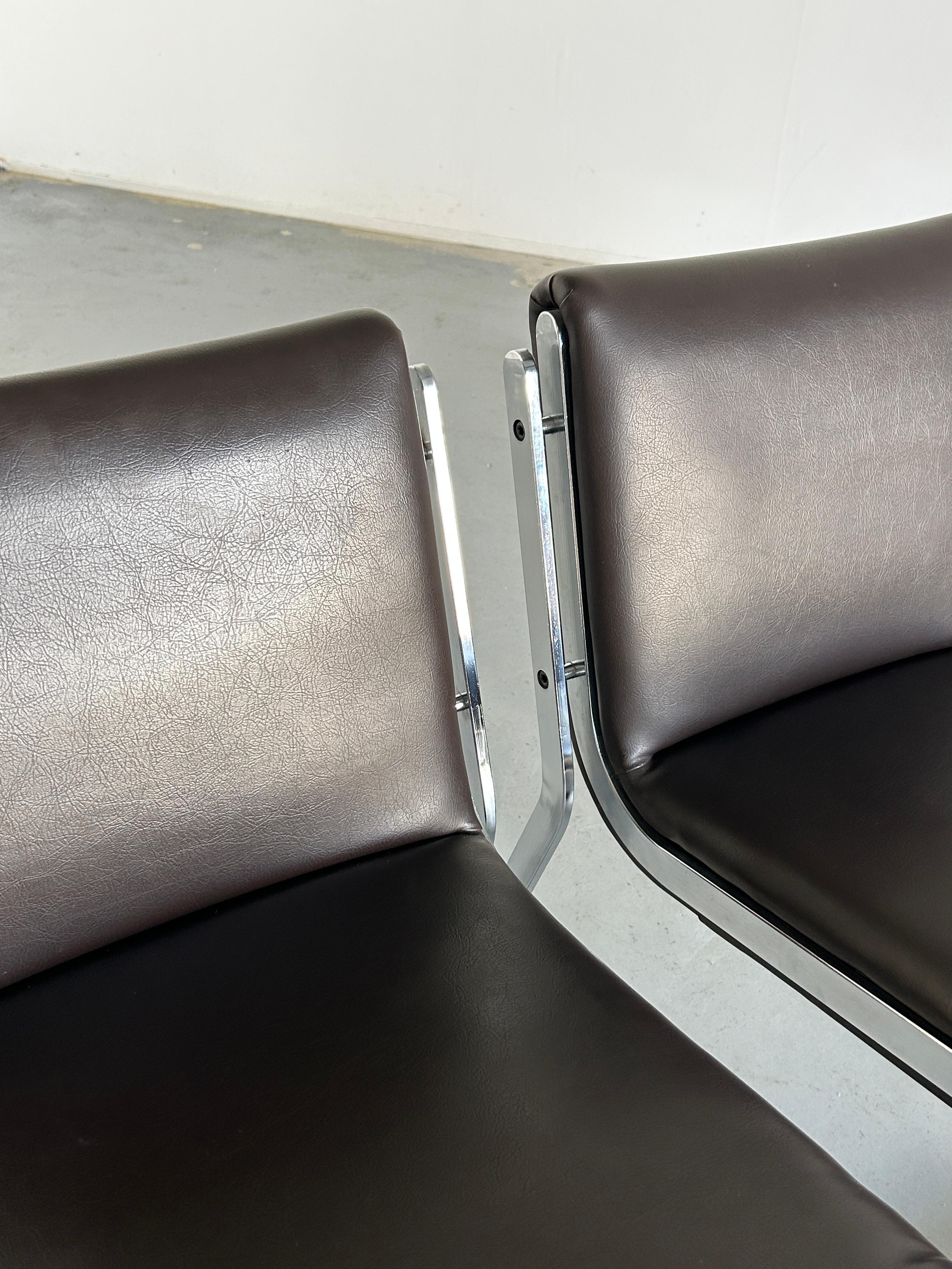1 of 3 Italian Space Age Cantilever Lounge Chairs in Steel and Faux Leather, 70s For Sale 3
