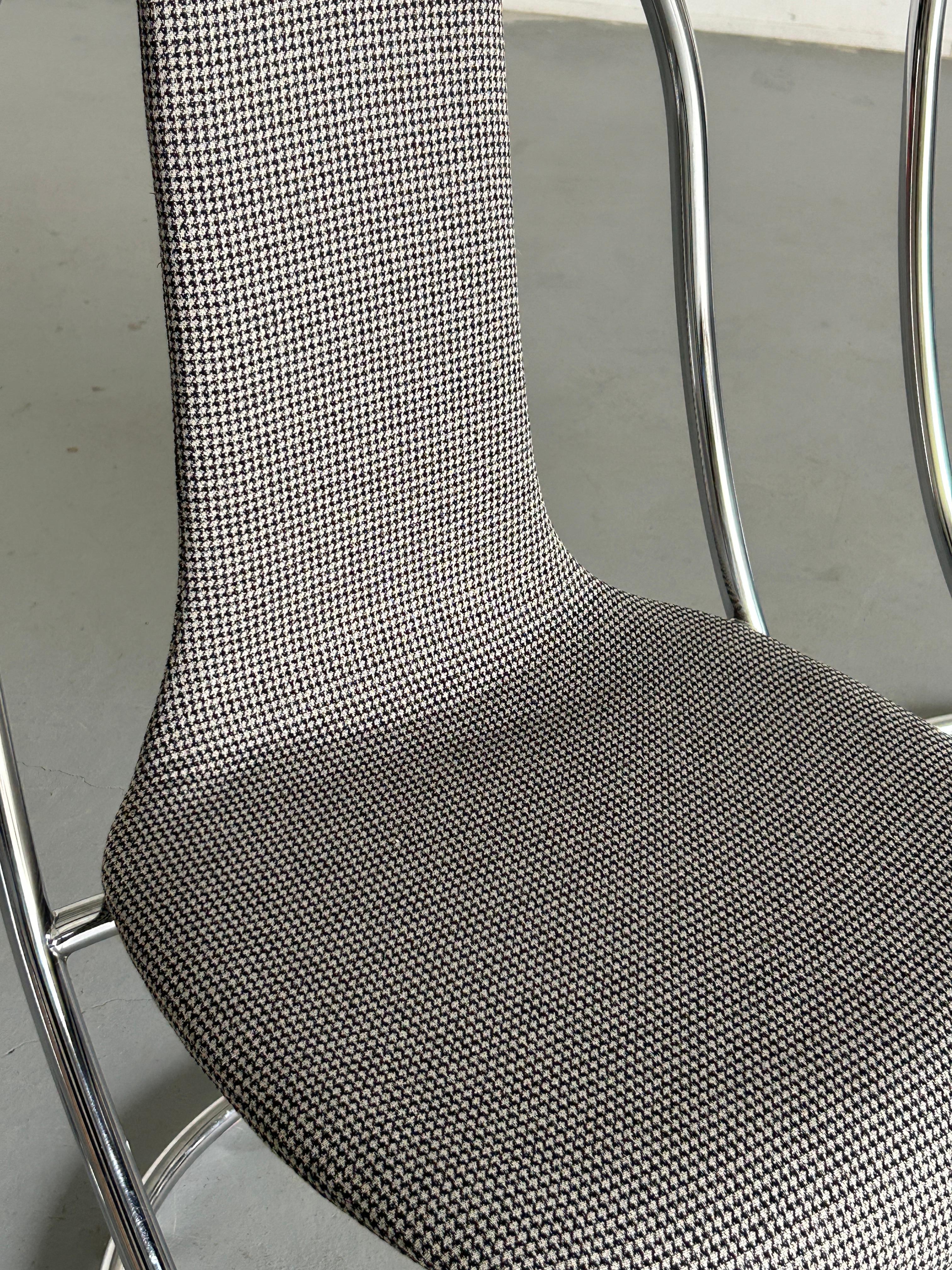 1 des 3 chaises cantilever italiennes en acier tubulaire de l'ère spatiale dans le style de Willy Rizzo en vente 4
