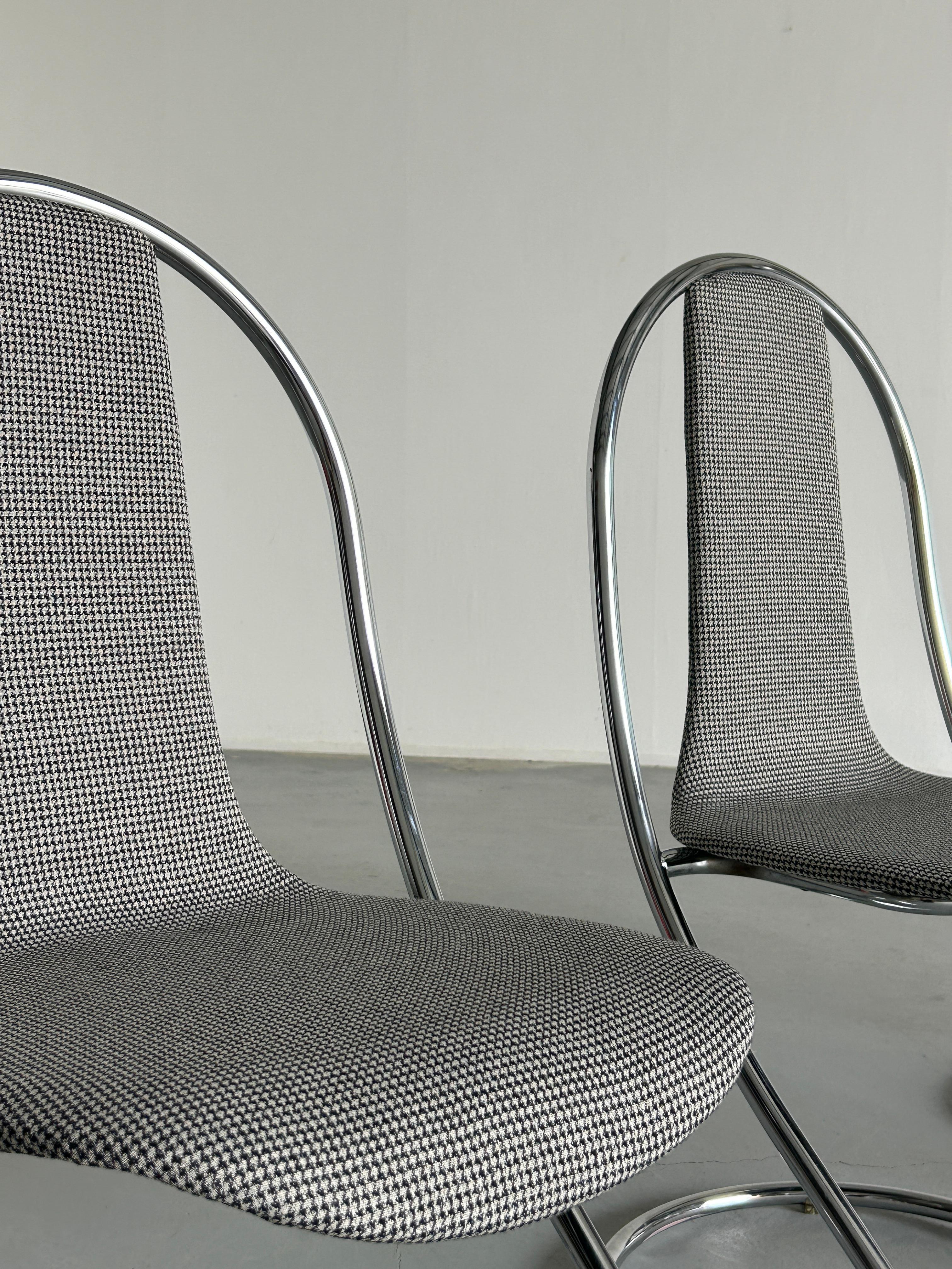 1 des 3 chaises cantilever italiennes en acier tubulaire de l'ère spatiale dans le style de Willy Rizzo en vente 2
