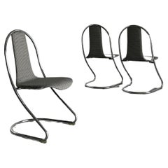 1 des 3 chaises cantilever italiennes en acier tubulaire de l'ère spatiale dans le style de Willy Rizzo