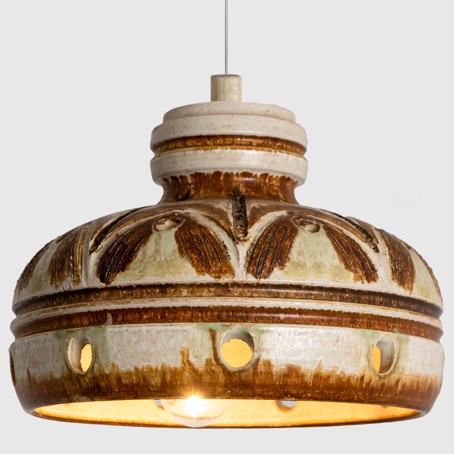 1 of 3 Ivory Brown Ceramic Pendant Lights, Denmark, 1970 In Good Condition For Sale In Rijssen, NL