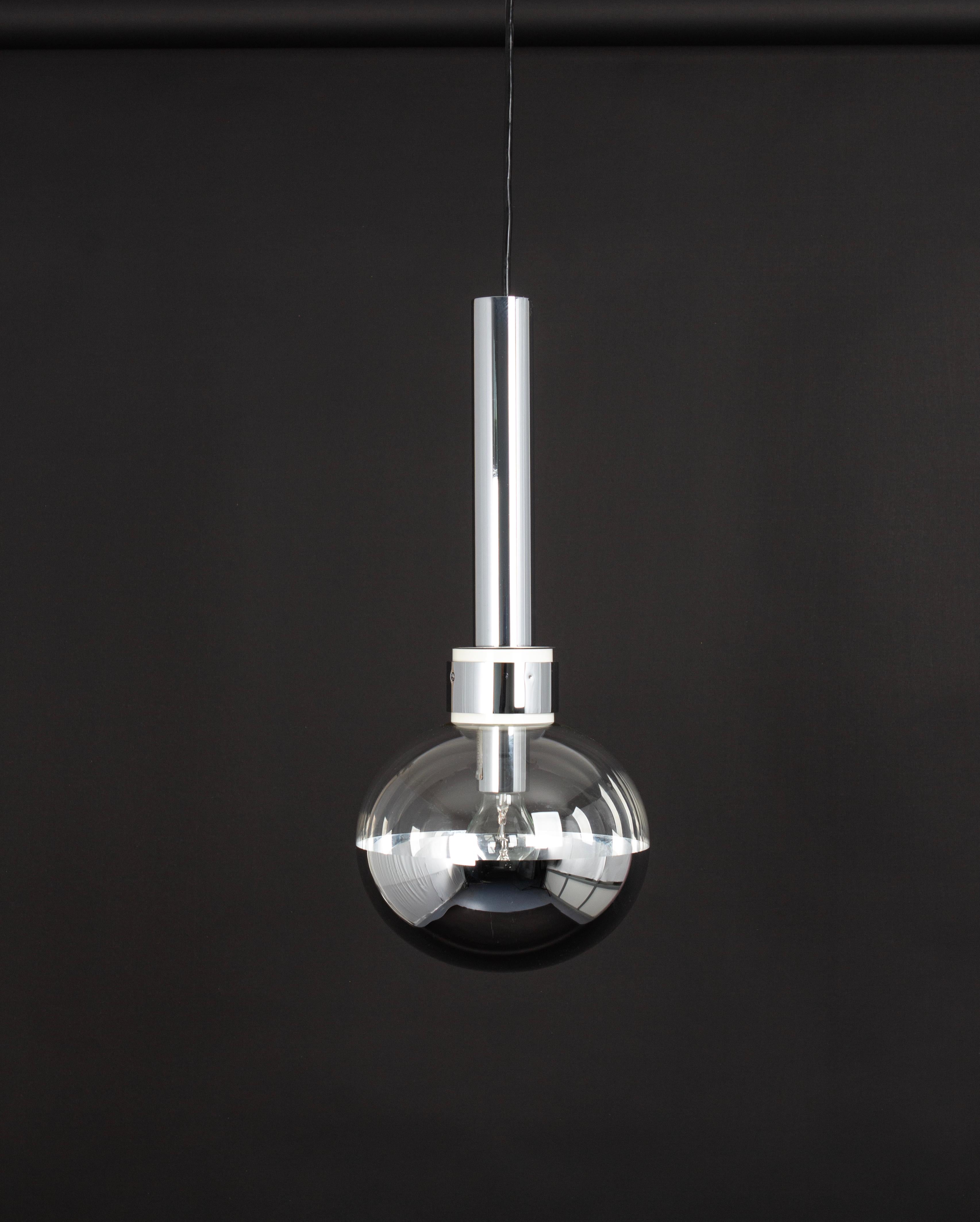 Mid-Century moderno 1 of 3 Grande lampada a sospensione di design per Staff Leuchten, Germania, anni '70 in vendita
